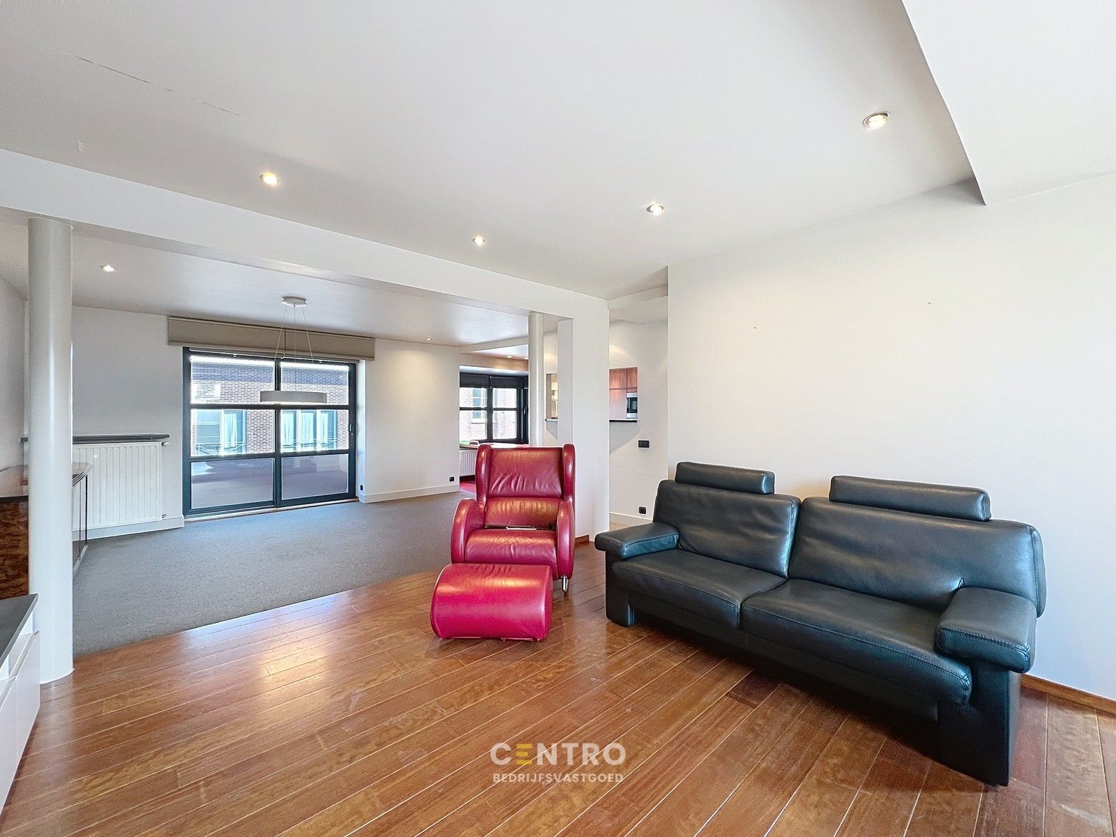 RUIME woning met kantoor/praktijk/winkelruimte van 20m² + ondergrondse GARAGEBOX op COMMERCIËLE ligging te Tielt! foto 10