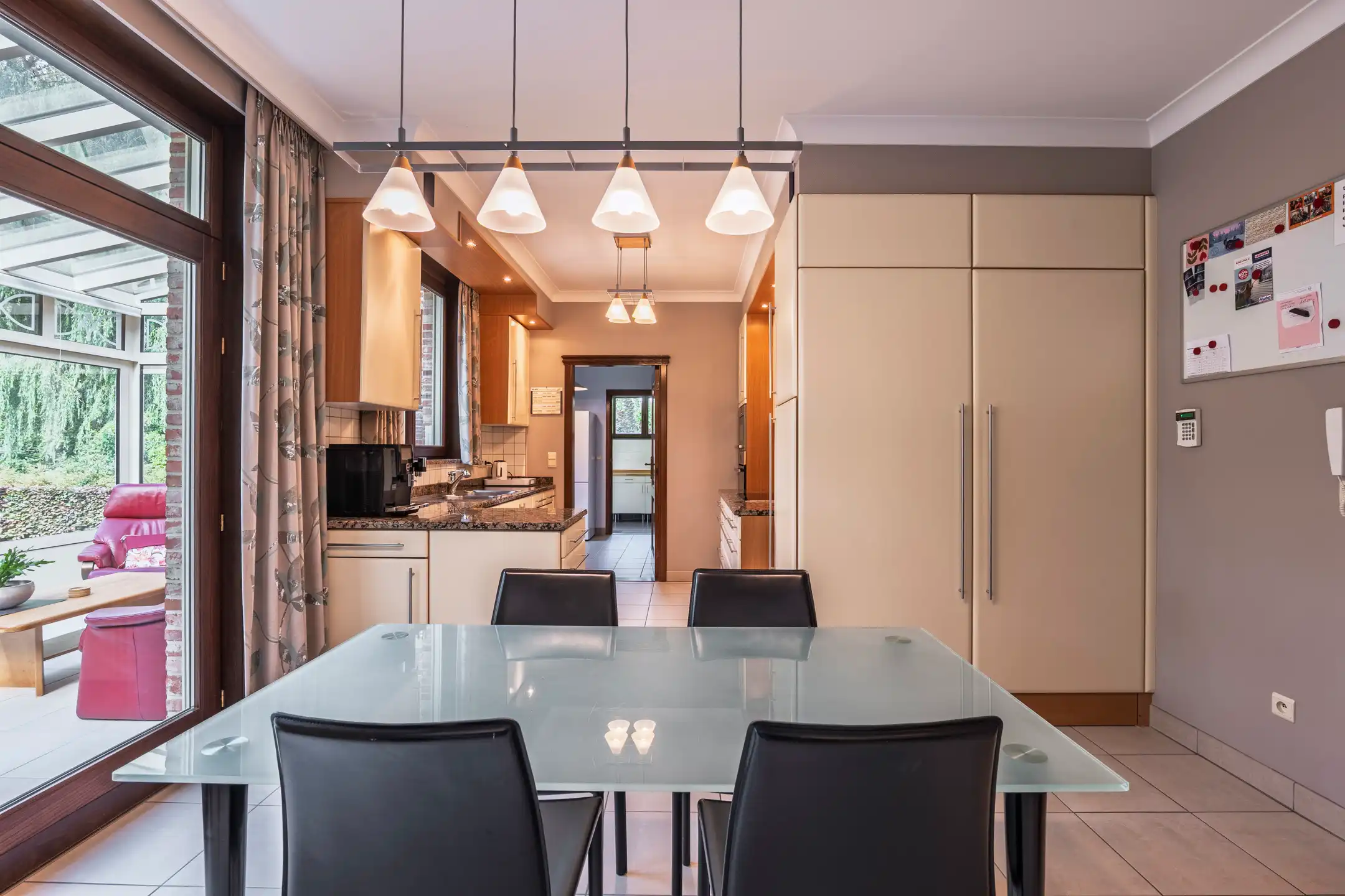 Ruime villa met aangelegde tuin foto 13