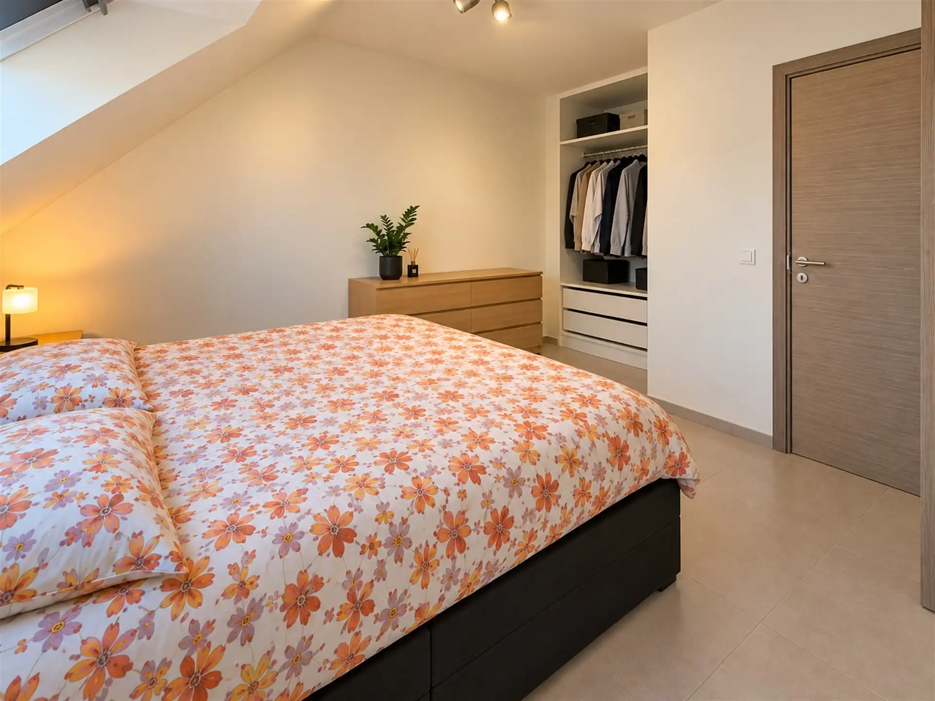 Duplex-appartement met 2 slaapkamers nabij centrum Erembodegem foto 6