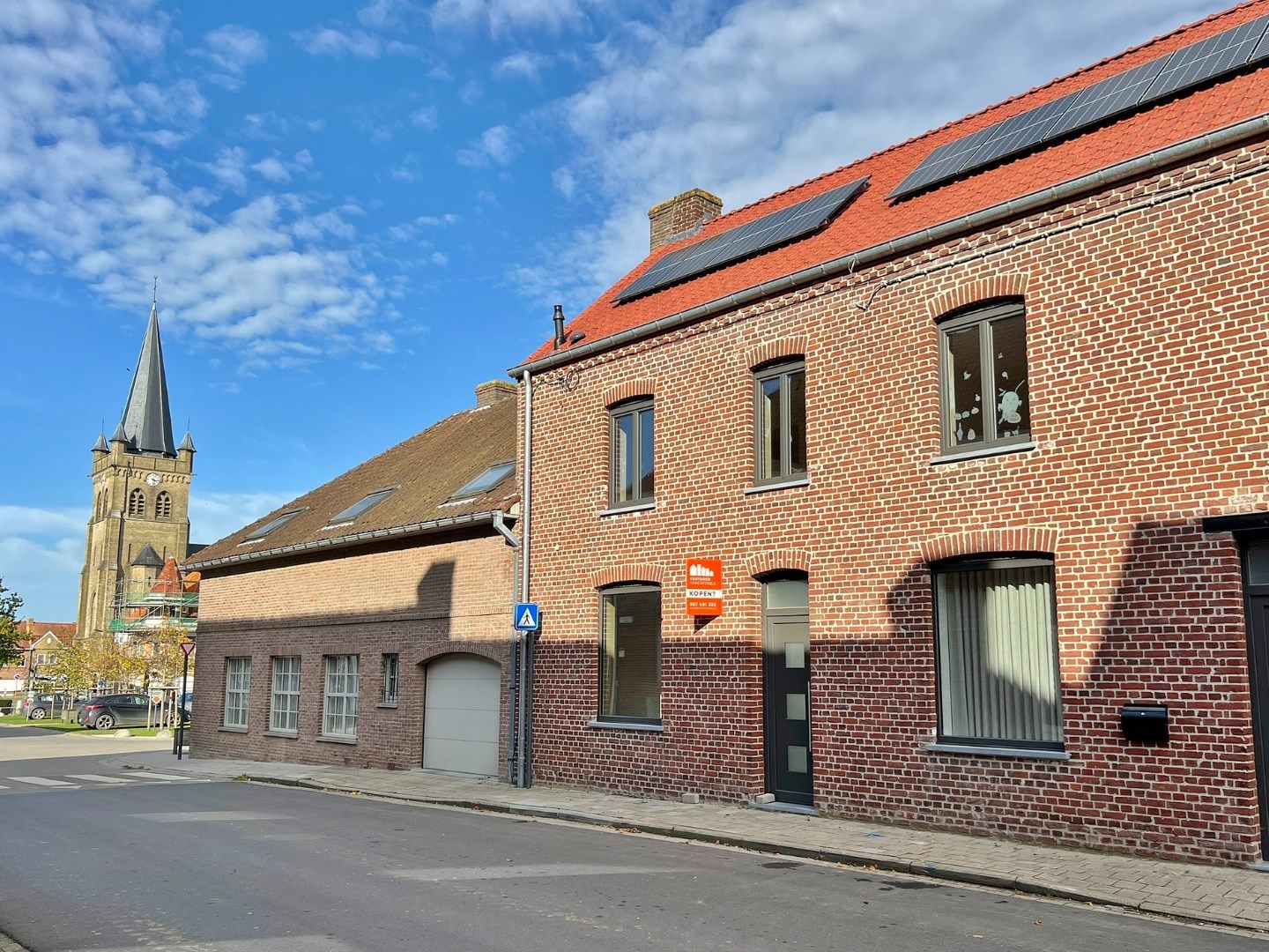 Vernieuwbouw in de dorpskern met 3slpks en tuin. foto 1