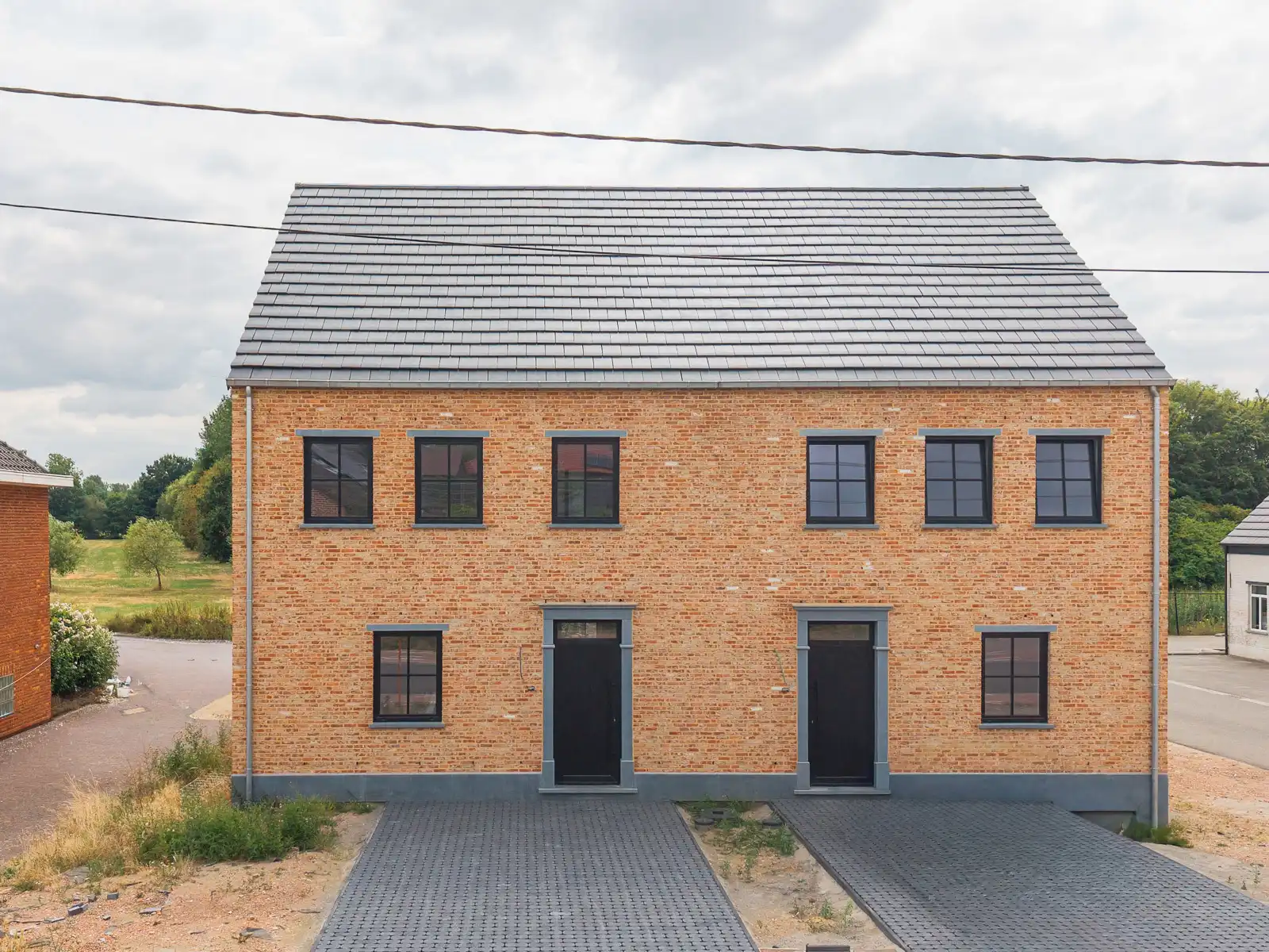 Modern en energiezuinig wonen met prachtig uitzicht. foto {{pictureIndex}}