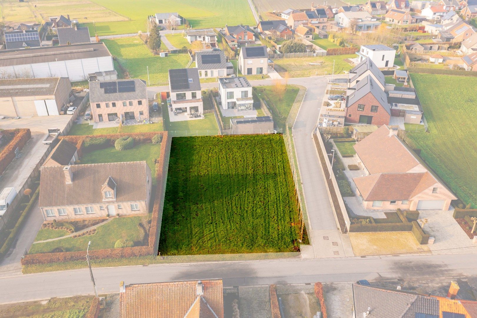RUIM PERCEEL BOUWGROND 936 m² MET DIVERSE MOGELIJKHEDEN  foto 3
