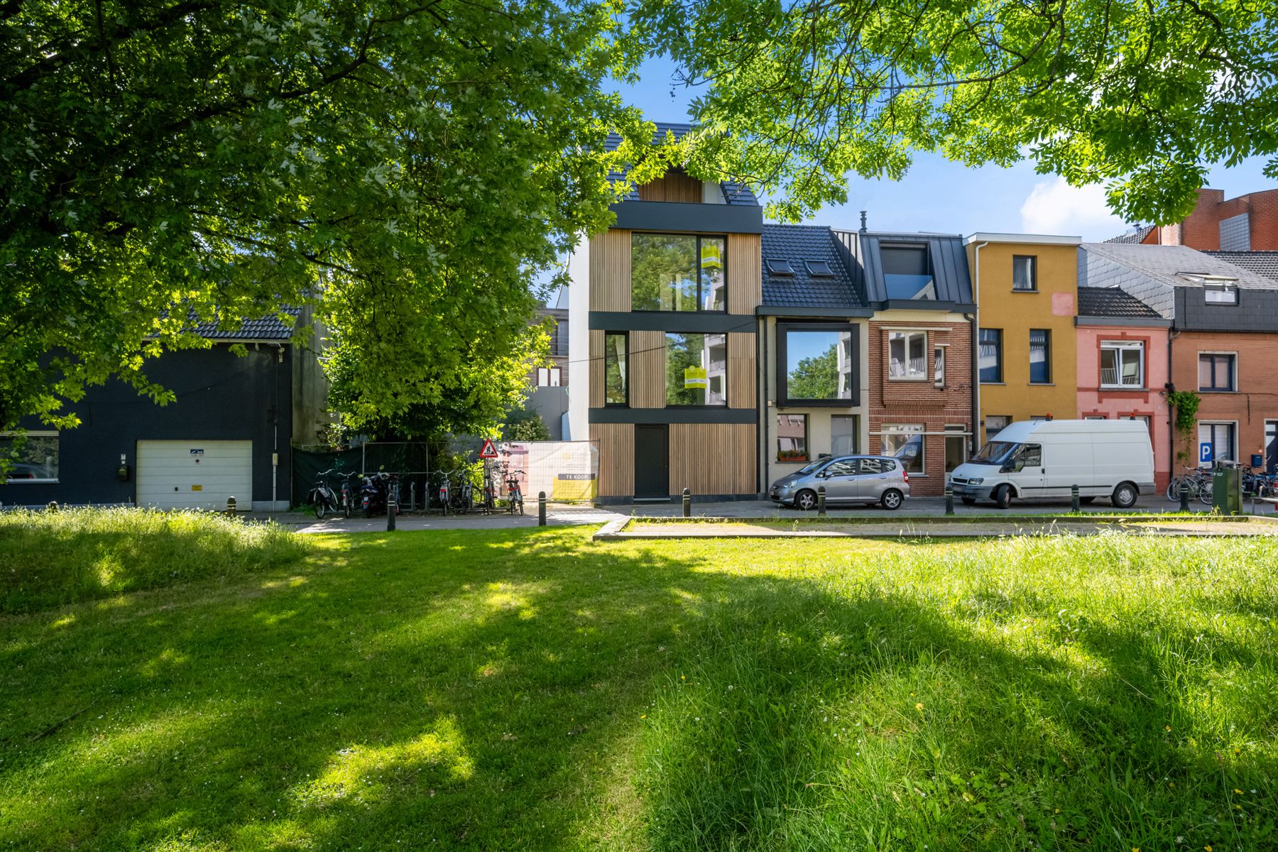 Nieuwbouwwoning met 3 kamers, terras en zicht op het water foto {{pictureIndex}}