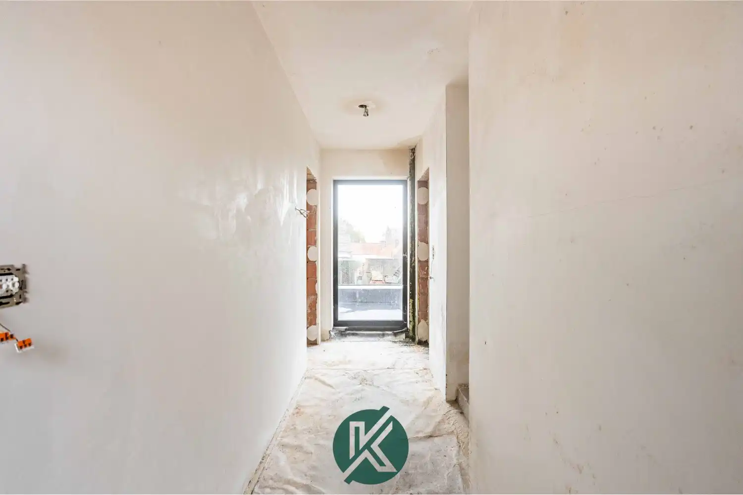 Verder af te werken nieuwbouwwoning met potentieel foto 14