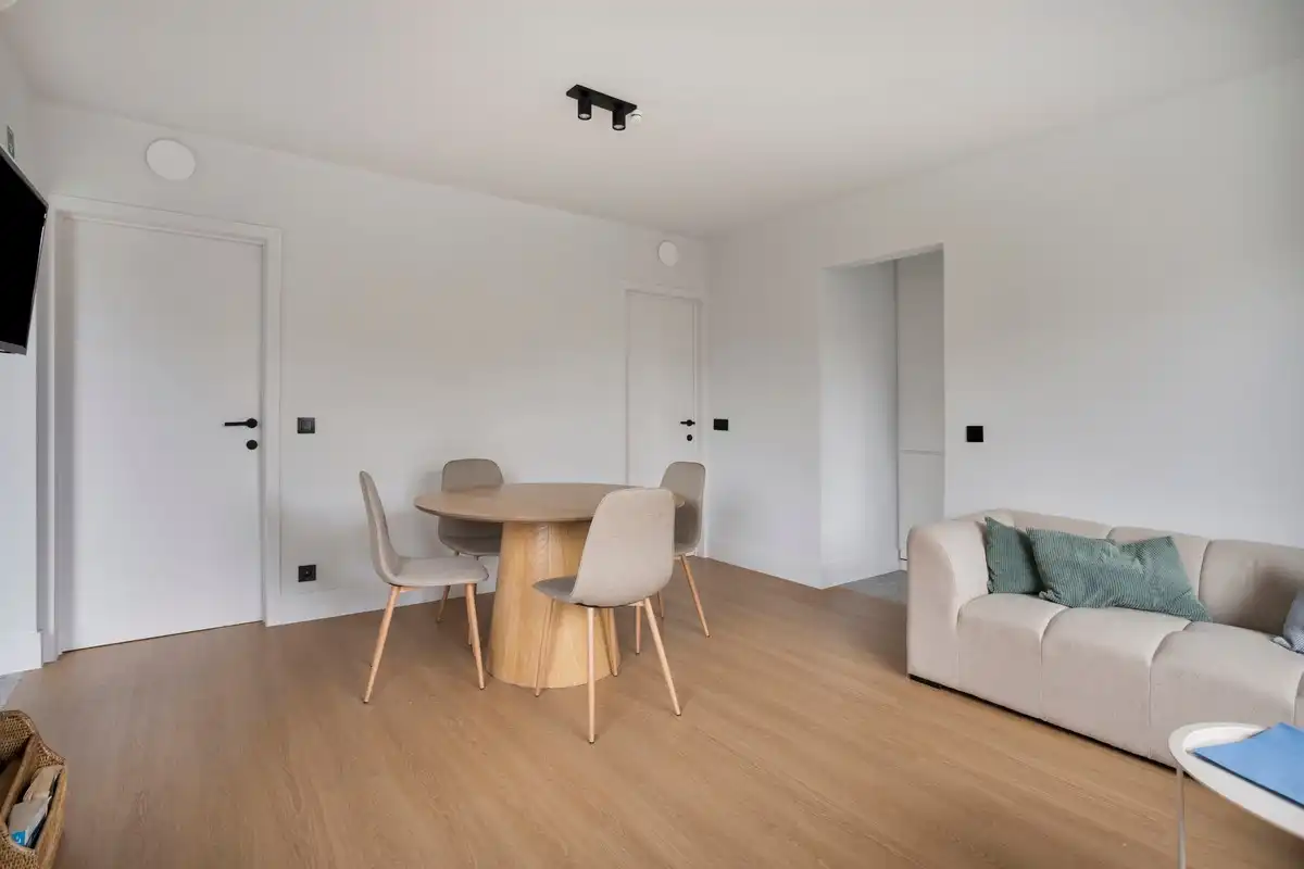 VOLLEDIG GERENOVEERD HUIS OPGESPLITST IN 2 PRACHTIGE APPARTEMENTEN foto {{pictureIndex}}