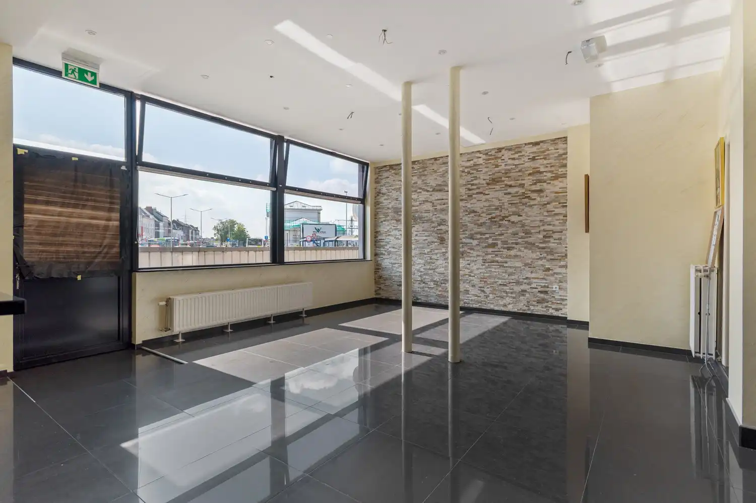 Ruime woning met handelsgelijkvloers op centrale locatie in Lier foto {{pictureIndex}}
