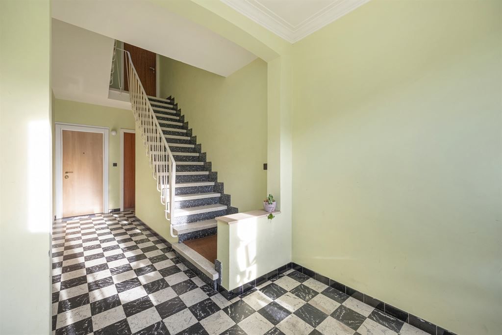 Instapklaar appartement met terras nabij Rivierenhof foto 15