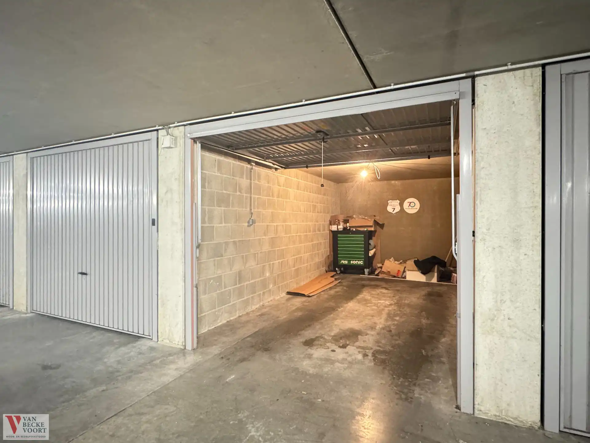 Ondergrondse garagebox in een afgesloten parkeercomplex foto 4