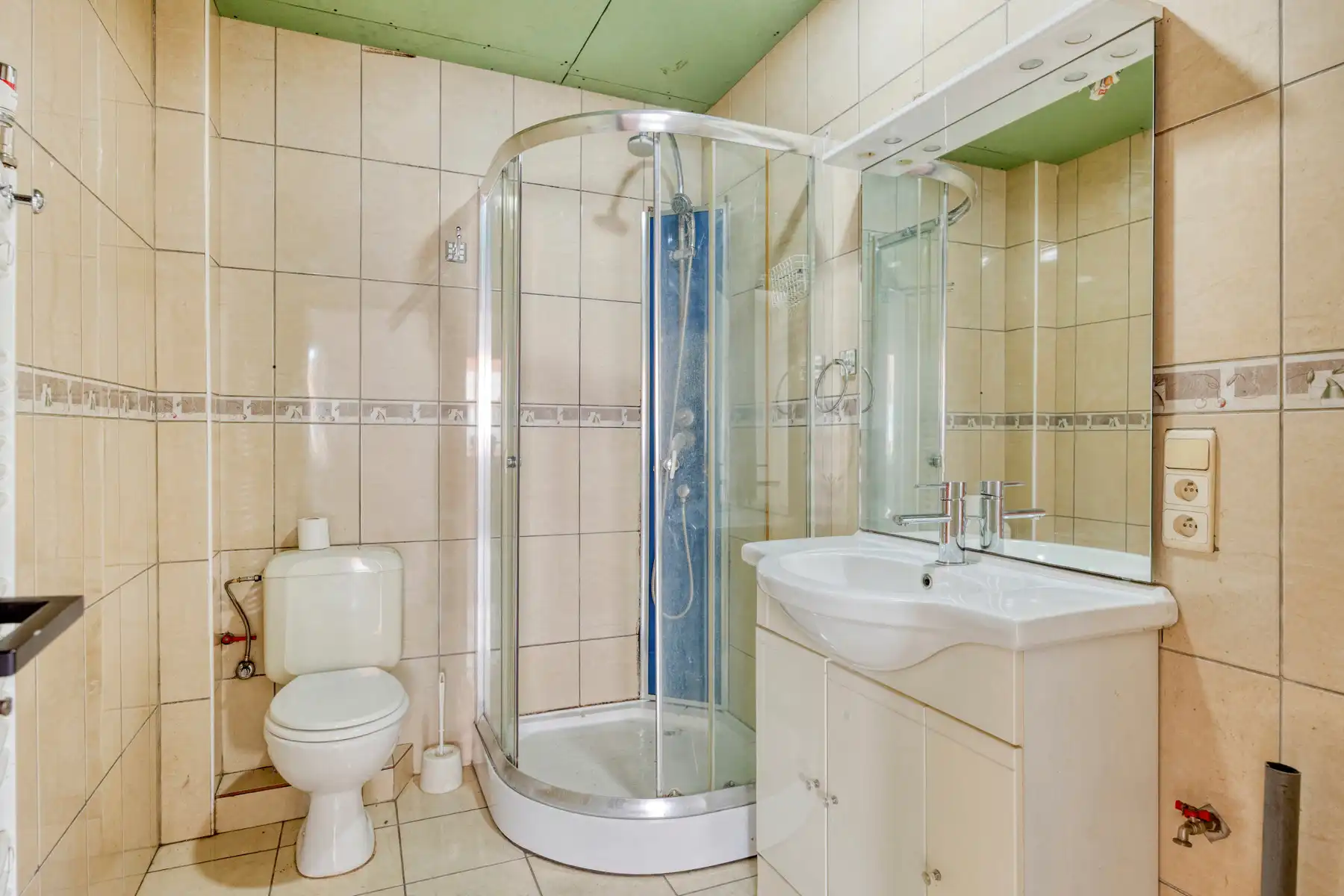 Ruime woning met 4 slaapkamers en loods  foto 10