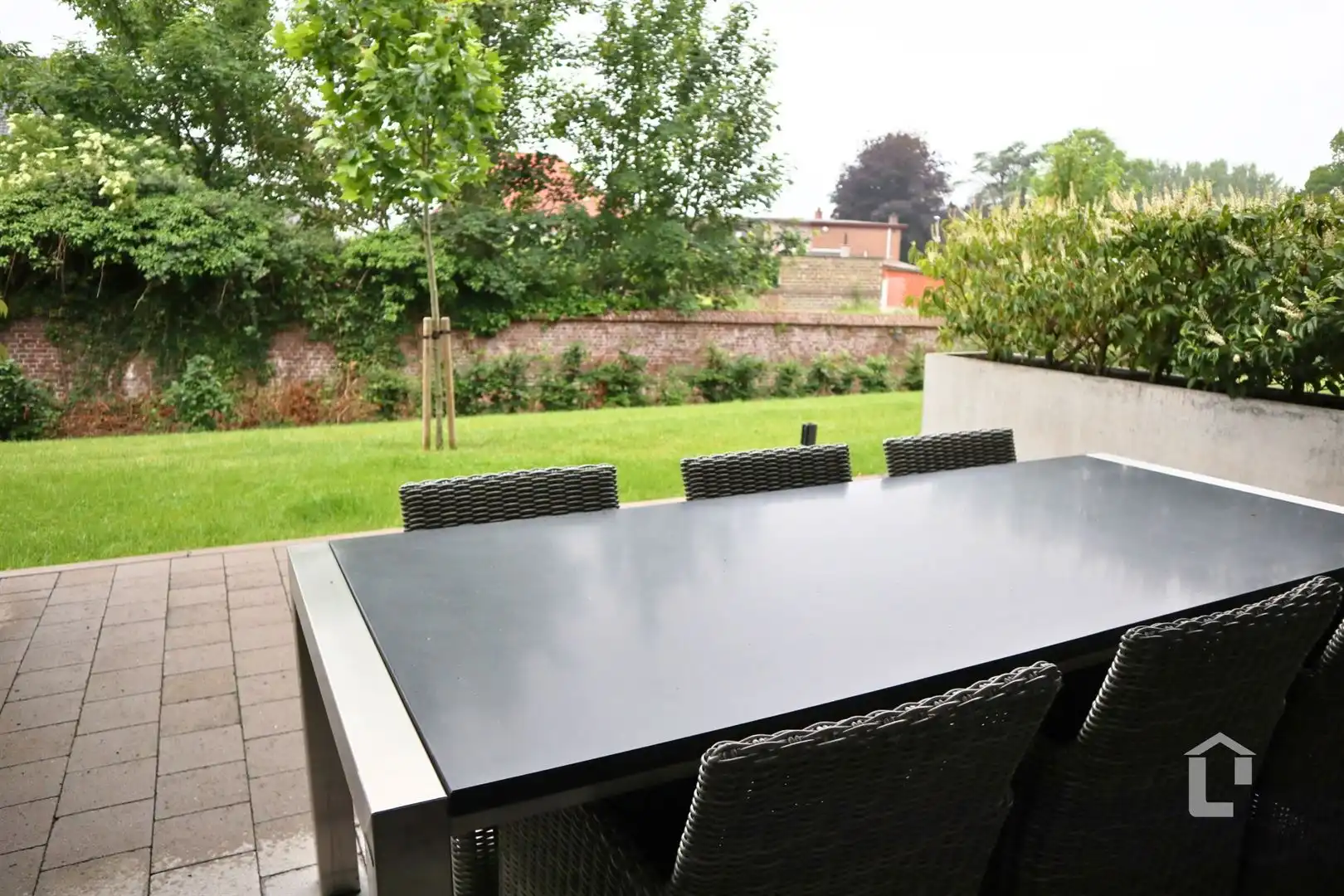 Recent, instapklaar gelijkvloersappartement met groen uitzicht foto 13