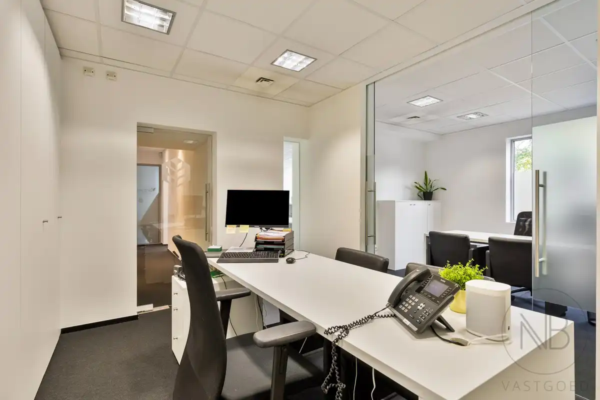 Instapklare en goed gelegen kantoorruimte foto 13