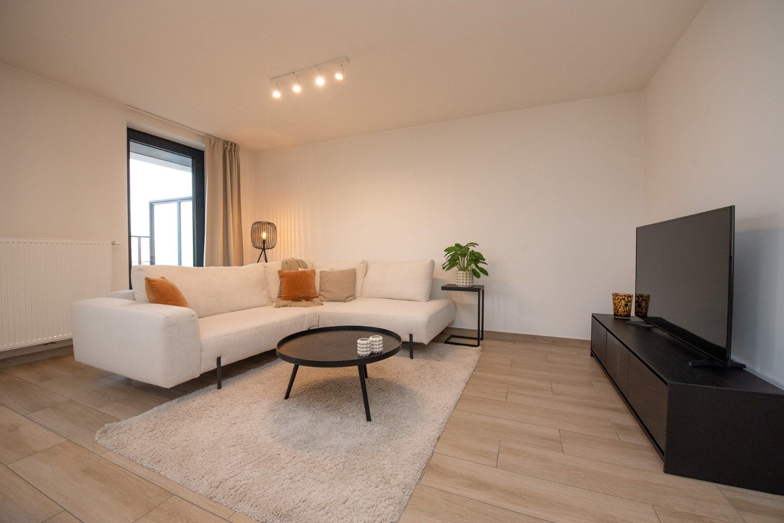 Prachtig nieuwbouwappartement  TE HUUR vlakbij park Baron Casier te Waregem.  foto 2