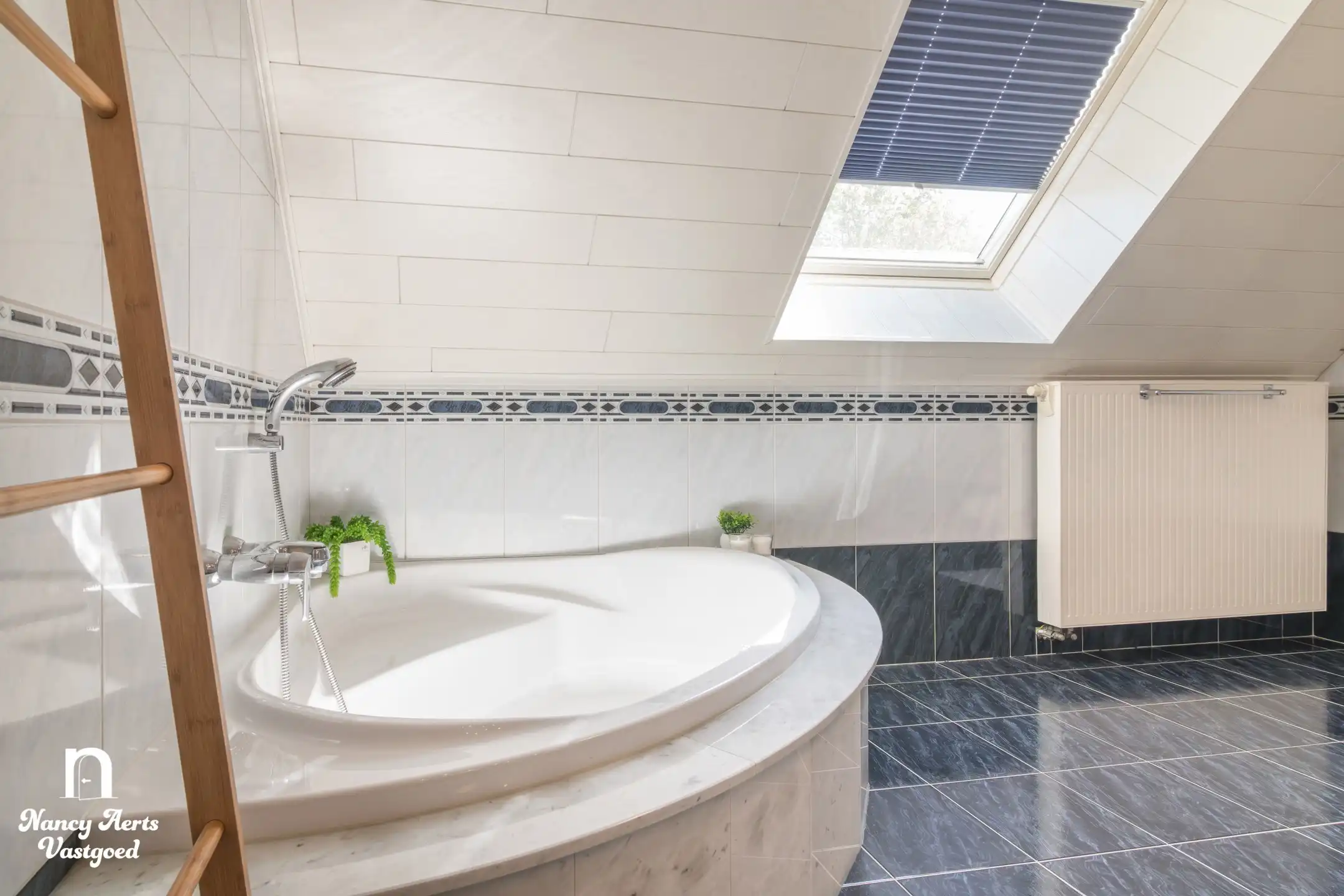 Karaktervolle, instapklare woning met extra woonmogelijkheid foto 14
