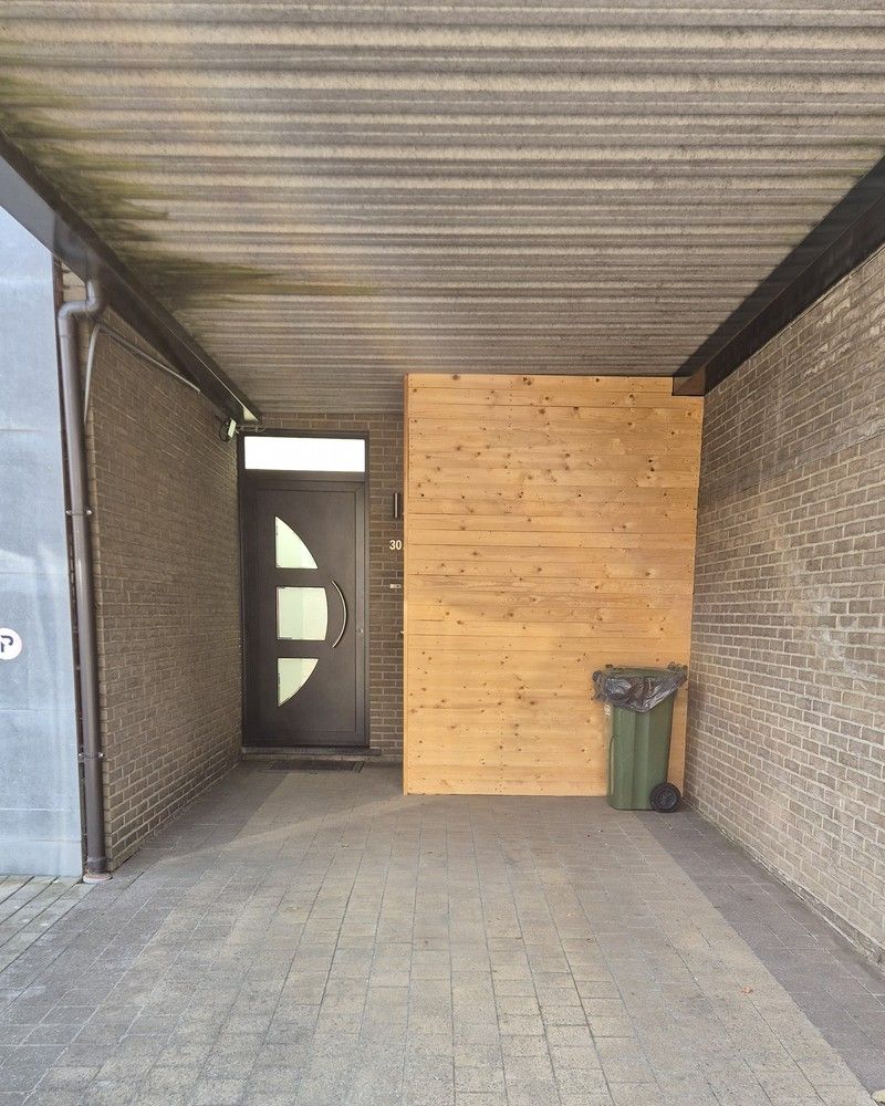 Instapklare gelijkvloerse parel met zwembad, zonnepanelen en ruimte voor zorg of professionele invulling foto 3