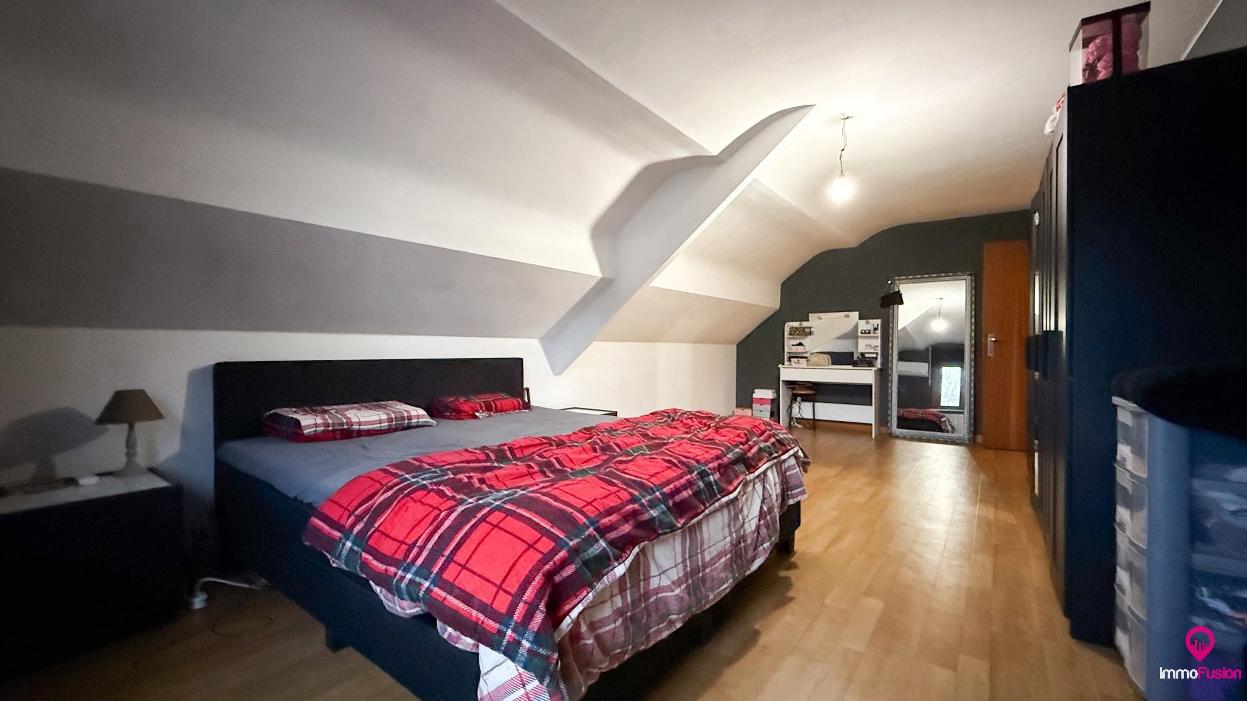 Woning 4 slpk met commerciële vergunning op centrale ligging foto 36