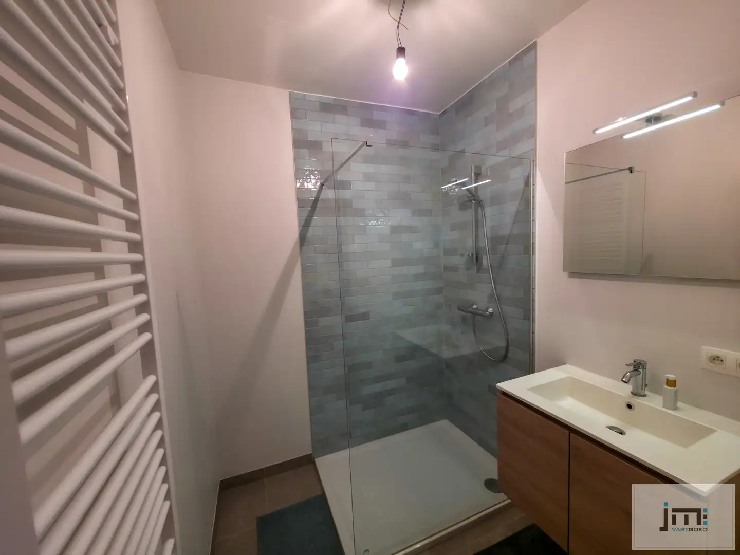 Uniek appartement met kelderberging en autostaanplaats foto 8