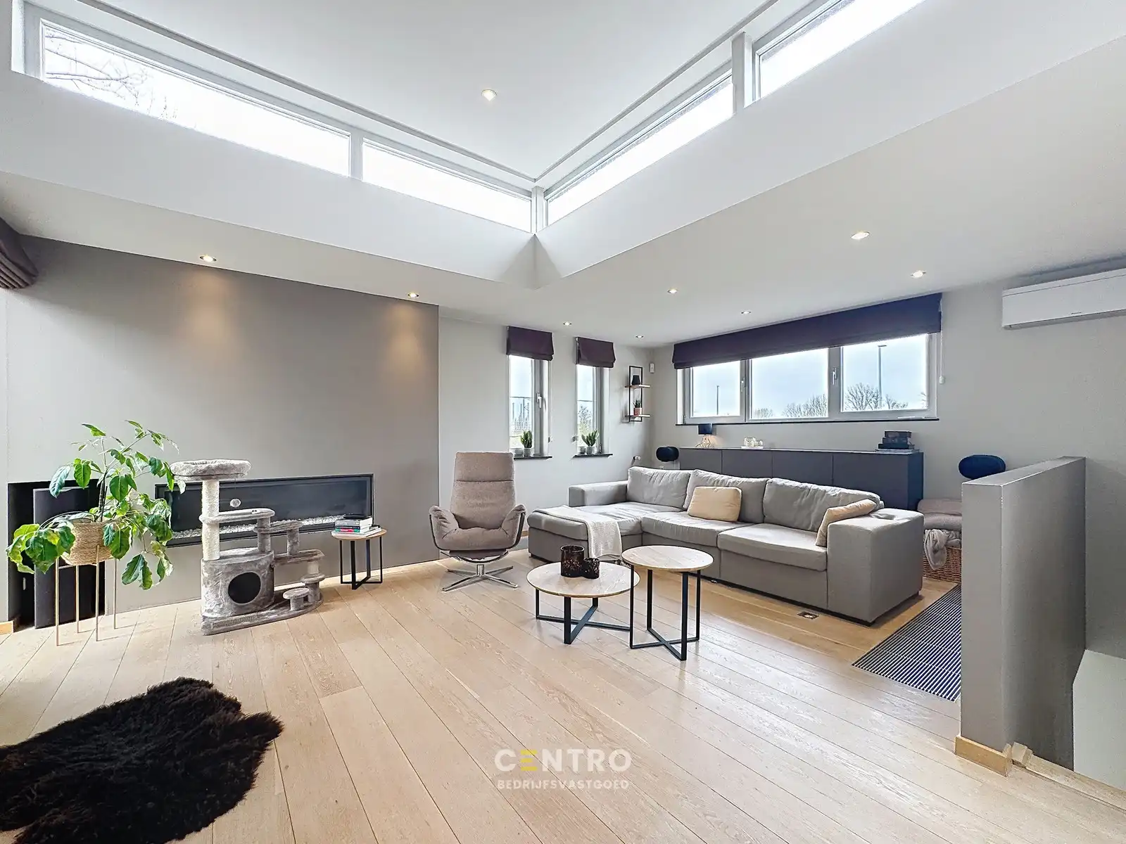 Fantastische woonst met handelsruimte op CHARMANTE ligging te Oostende! foto 3