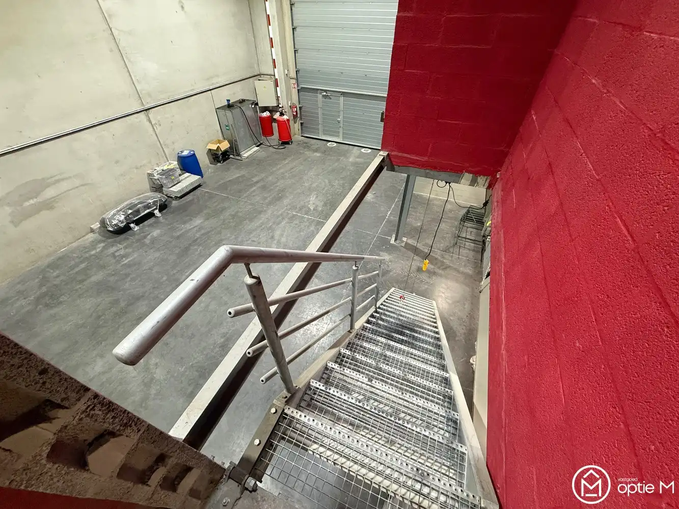 GOED GELEGEN MAGAZIJN MET SANITAIR EN BUREEL foto 11