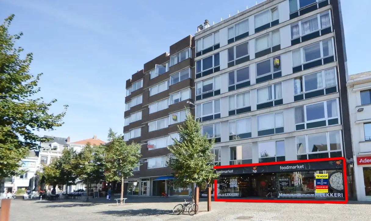 Opvallend instapklaar handelspand met 17 m gevelbreedte en topvisibiliteit foto {{pictureIndex}}