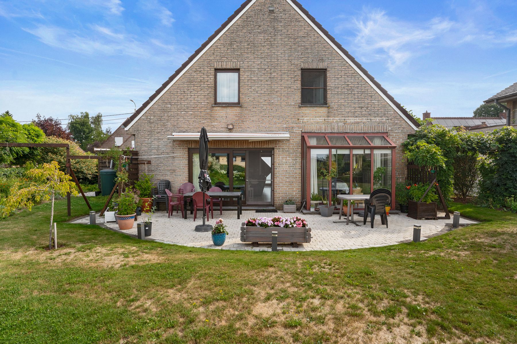 Mooie gezinswoning met zicht op velden en rustige ligging foto 16
