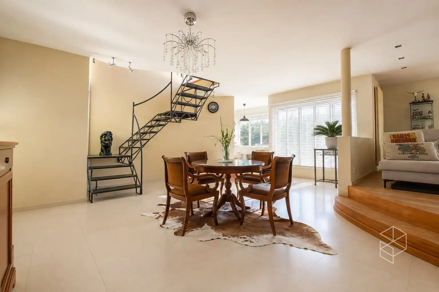 Ruime en karaktervolle woning op 926 m² centraal gelegen te Jabbeke foto 5