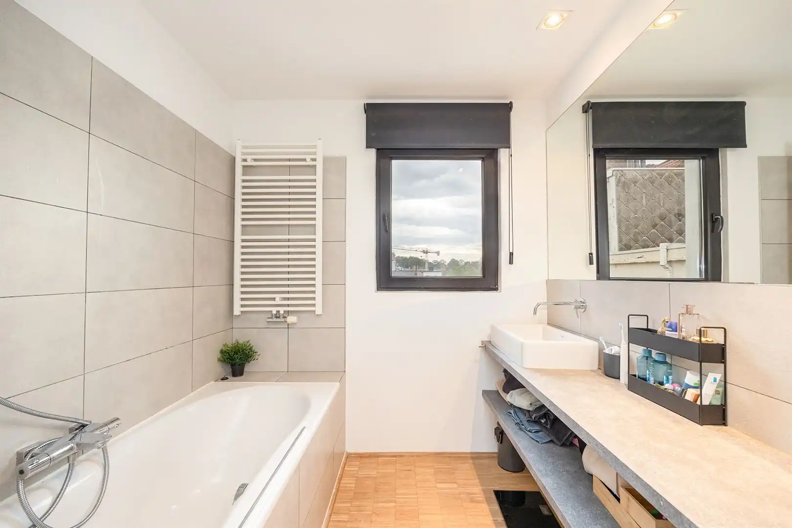 Gemeubeld wonen met terras in hartje Harmonie foto 13