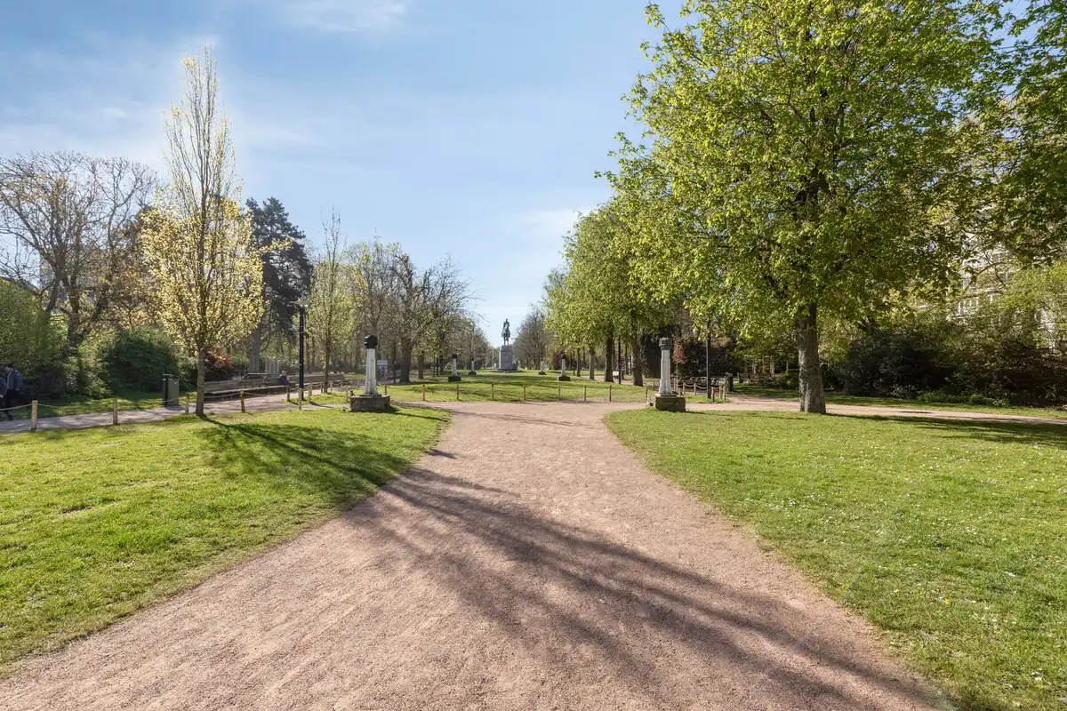 Bijzonder luxueus en groot stadsappartement aan het Zuidpark. foto 27