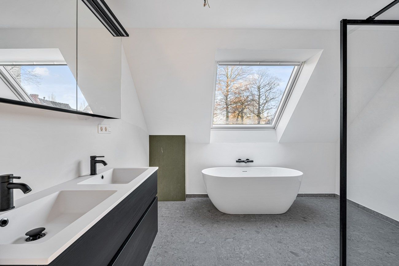 Instapklare nieuwbouwwoning met 4 slaapkamers, 2 badkamers en garage foto 4