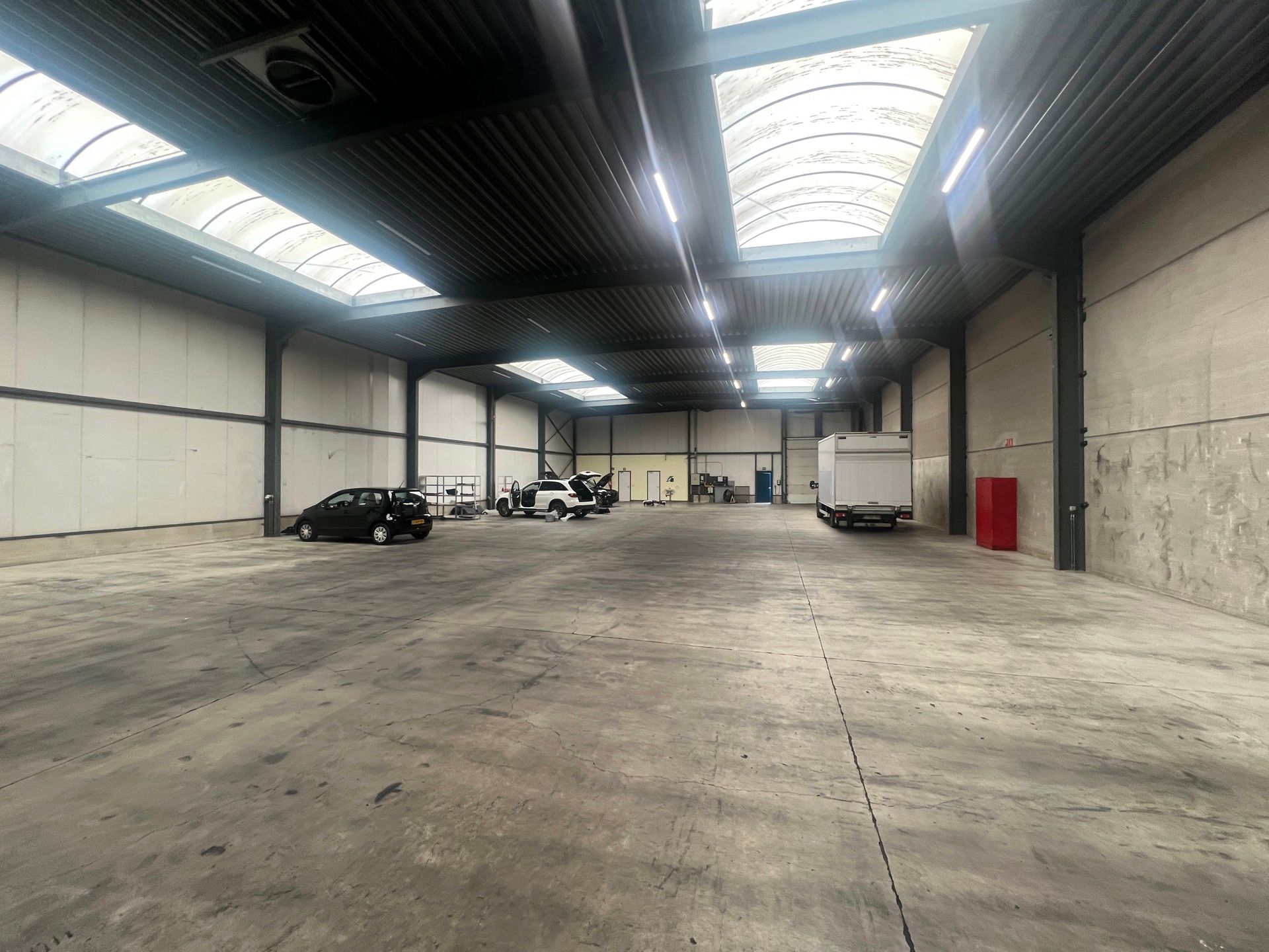 BEDRIJFSGEBOUW VAN 905M²  foto 2