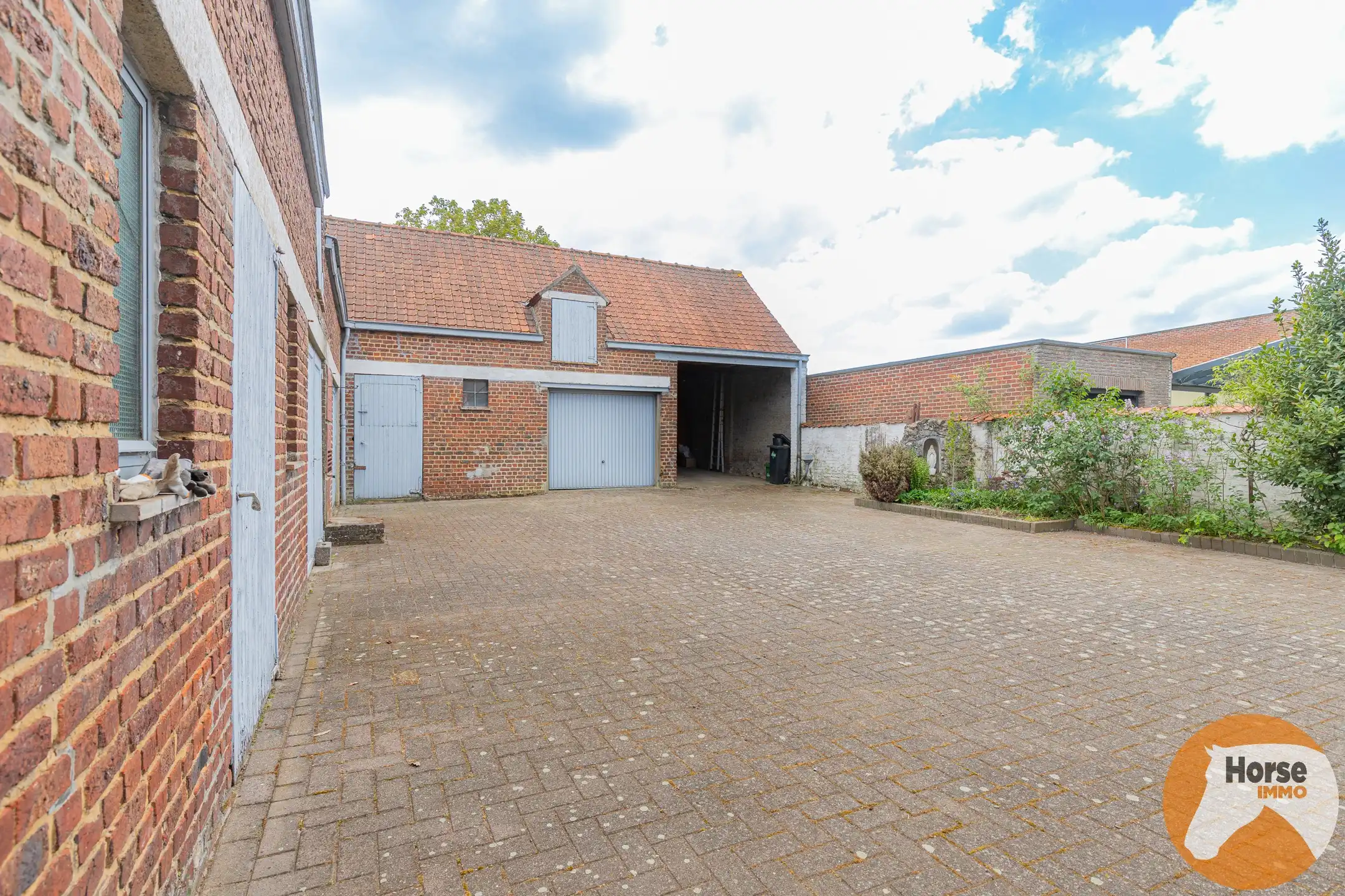 BURST - Te renoveren woning met tal van mogelijkheden foto 25