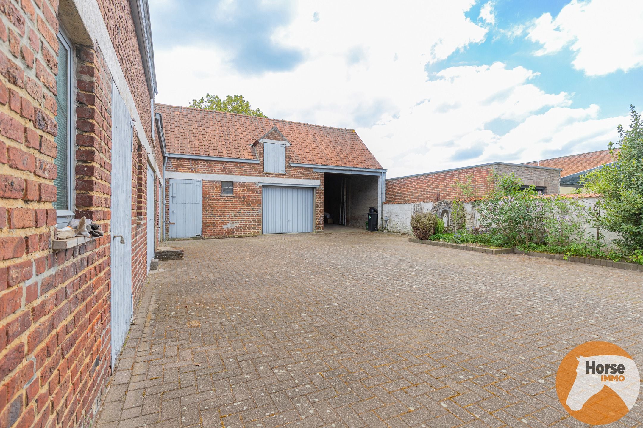 BURST - Te renoveren woning met tal van mogelijkheden foto 25