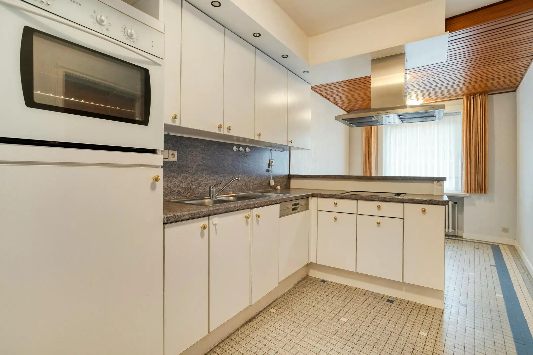 Uitzonderlijk ruim appartement te koop in hartje Kortrijk foto 7