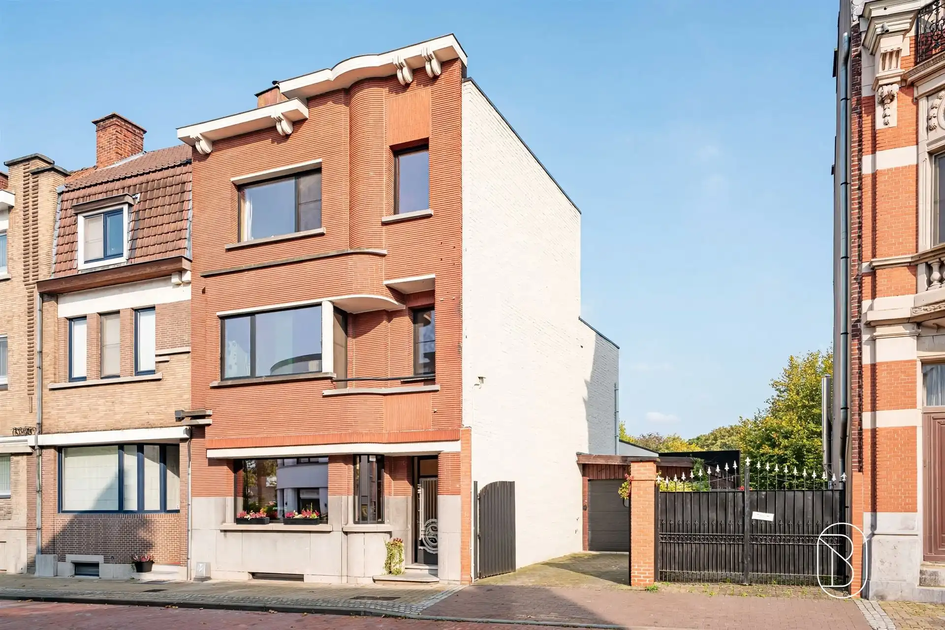 Gerenoveerde art-decowoning met 4 slpk,garage & ruime tuin  foto 2
