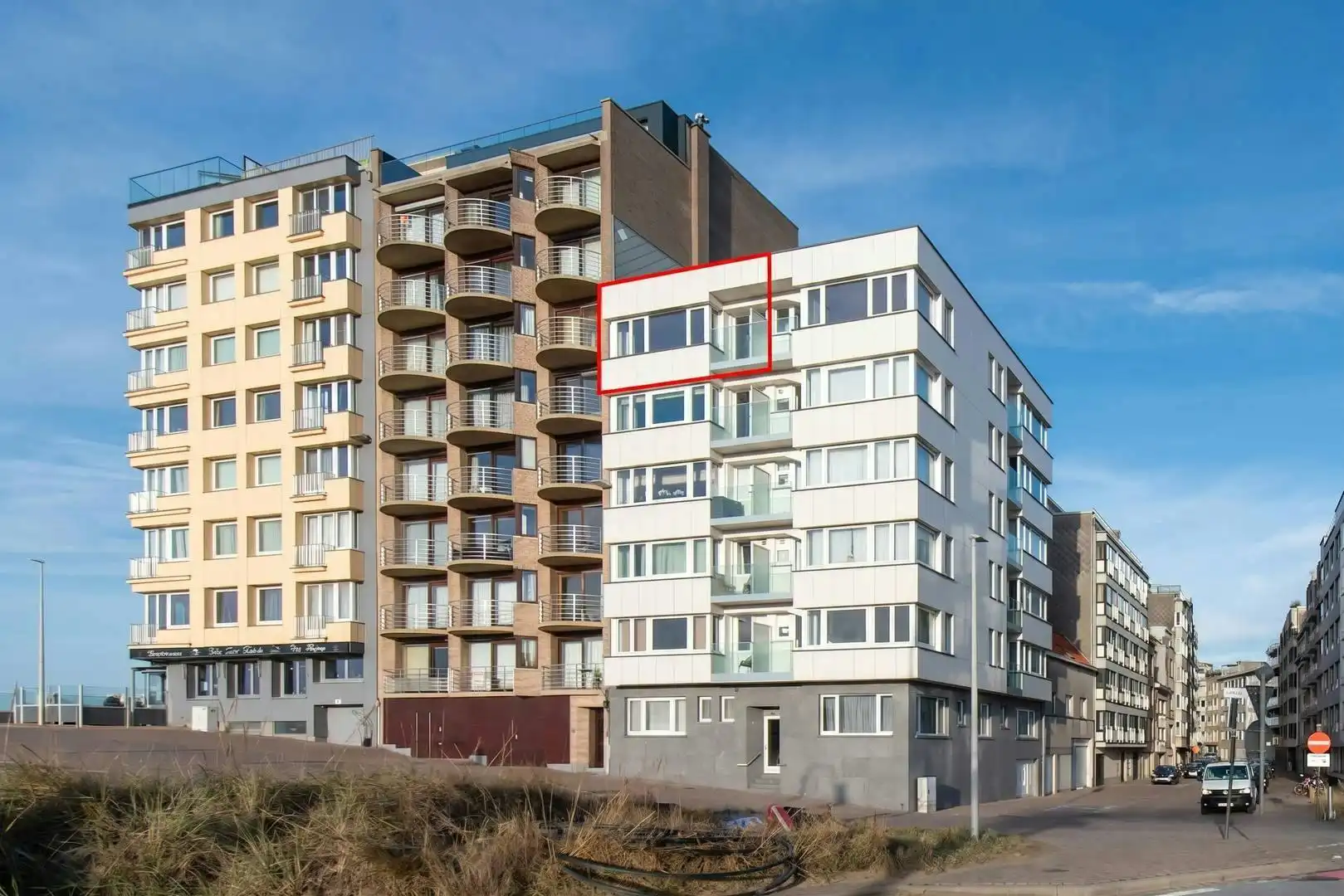 Prachtig gerenoveerd appartement met zijdelings zeezicht  foto 8