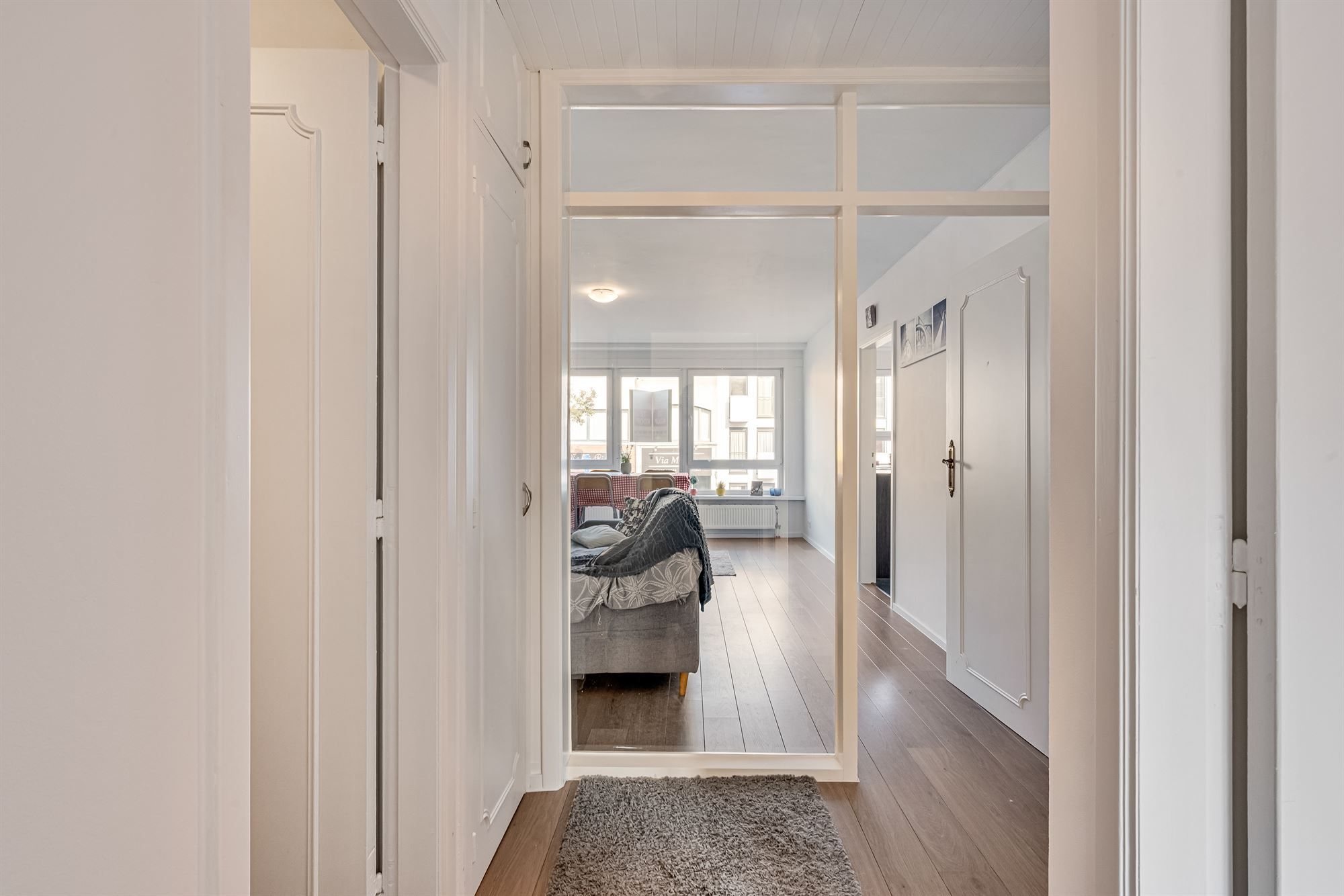 Instapklaar en gerenoveerd appartement centrum Deinze te koop foto 2