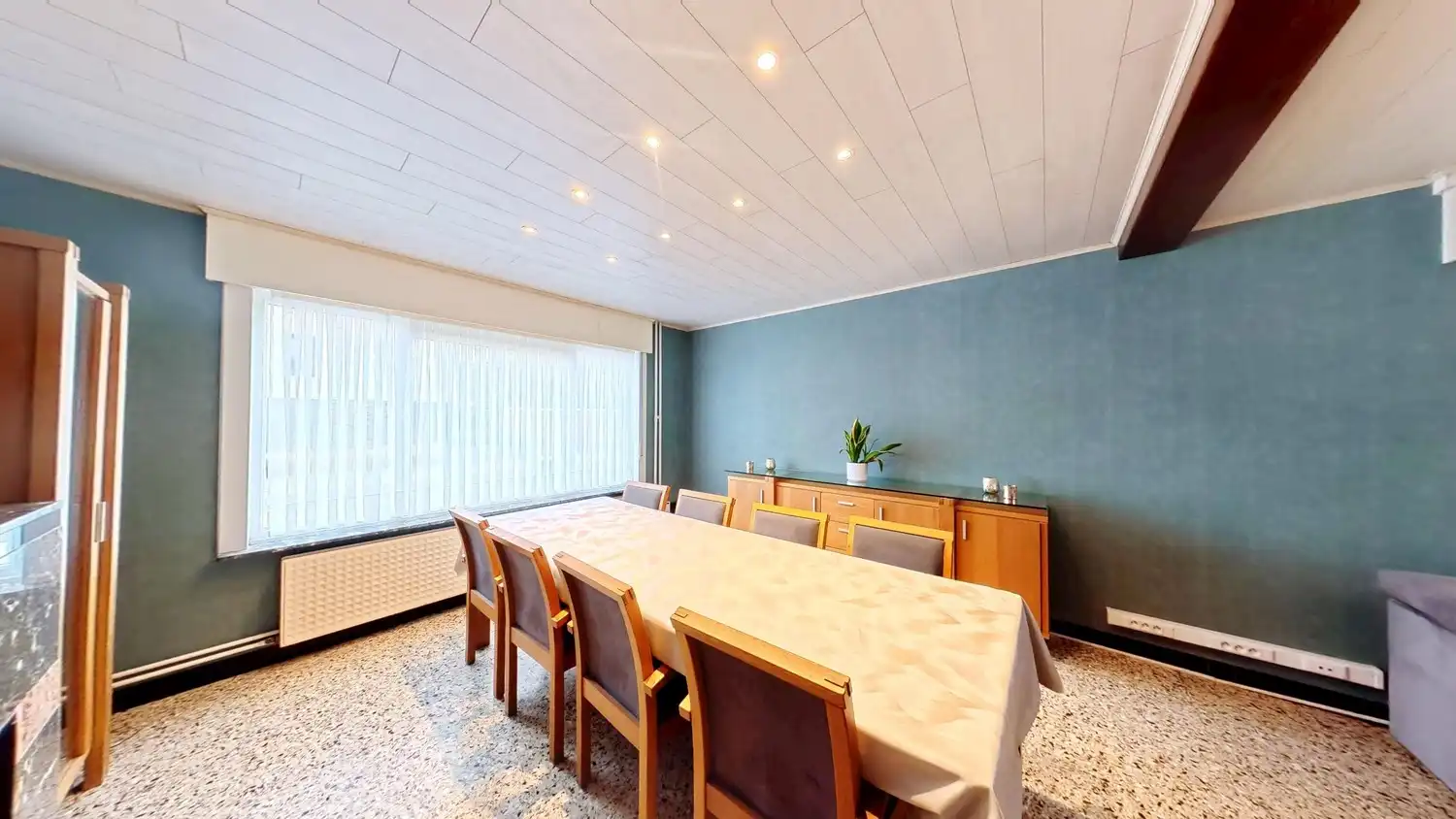 Ruime woning met mooie tuin in centrum Zingem! foto 5