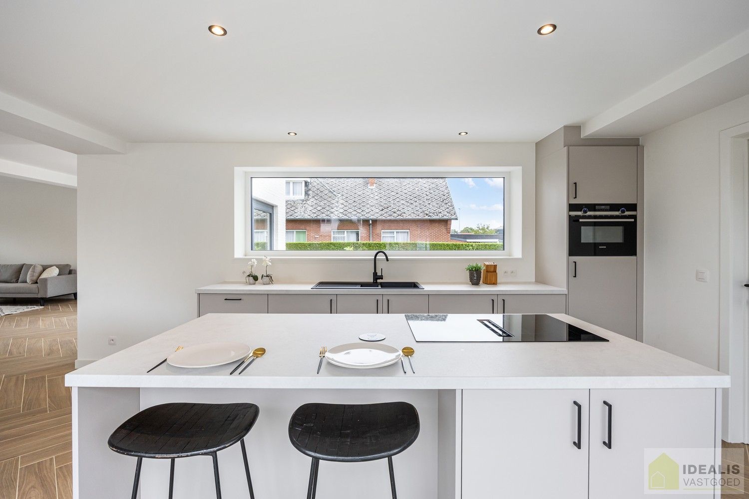 IDEALIS VASTGOED – Schitterend volledig vernieuwde woning met een heerlijke open leefruimte, luxe keuken, 3 ruime slaapkamers, een ruime luxueuze badkamer én een ruime wasplaats! Dit heerlijke huis bevindt zich op een volledig nieuw aangelegd perceel van 7a 88ca vlakbij het centrum van Hamont-Achel, op slechts enkele minuten van de Nederlandse grens - EEN MUST VISIT! - foto 21