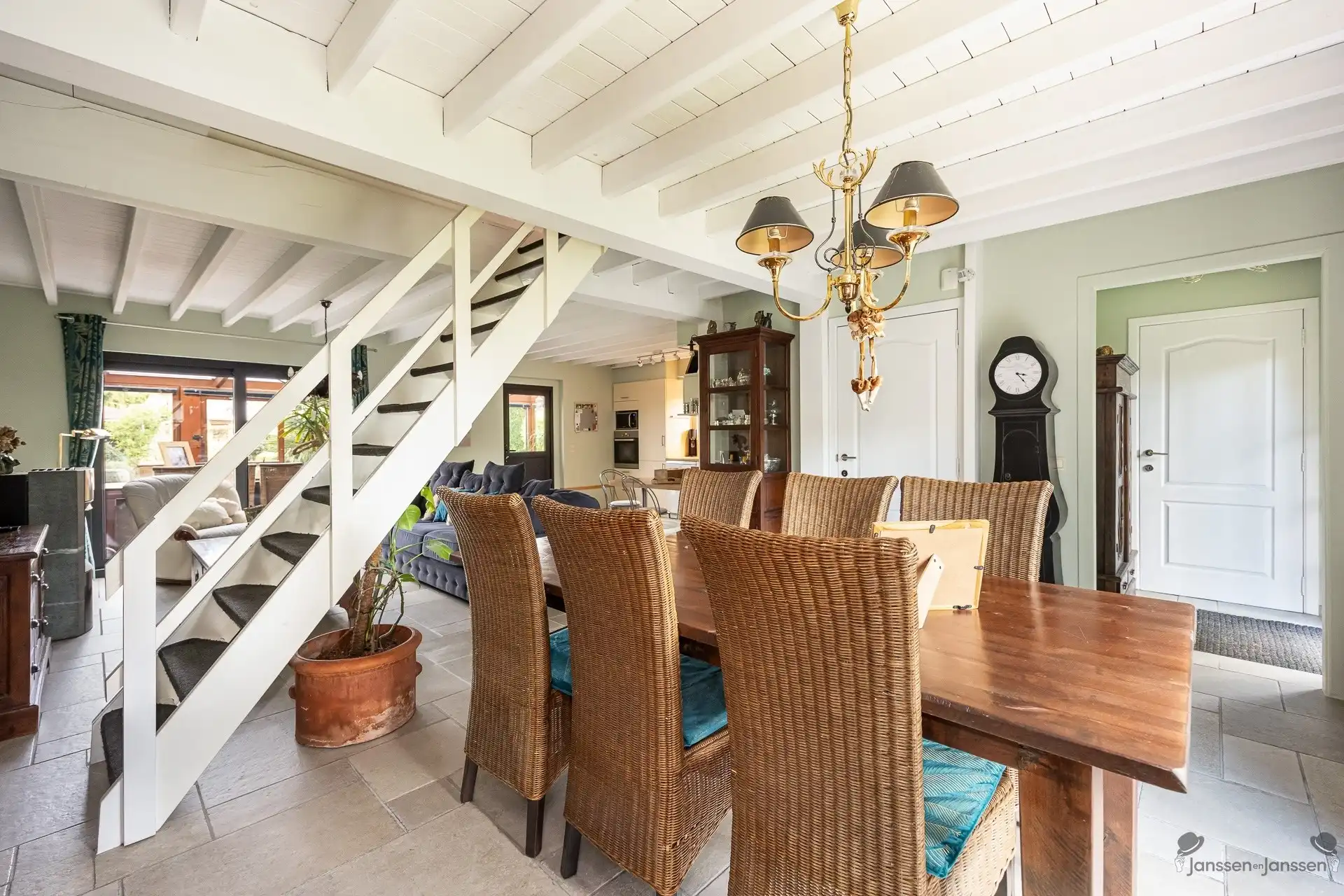 Instapklare woning met verzorgde tuin op een perceel van 810 m² foto 7