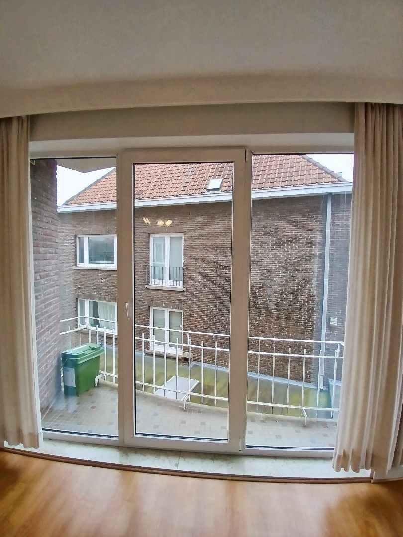 2 slaapkamer appartement met terras foto 3