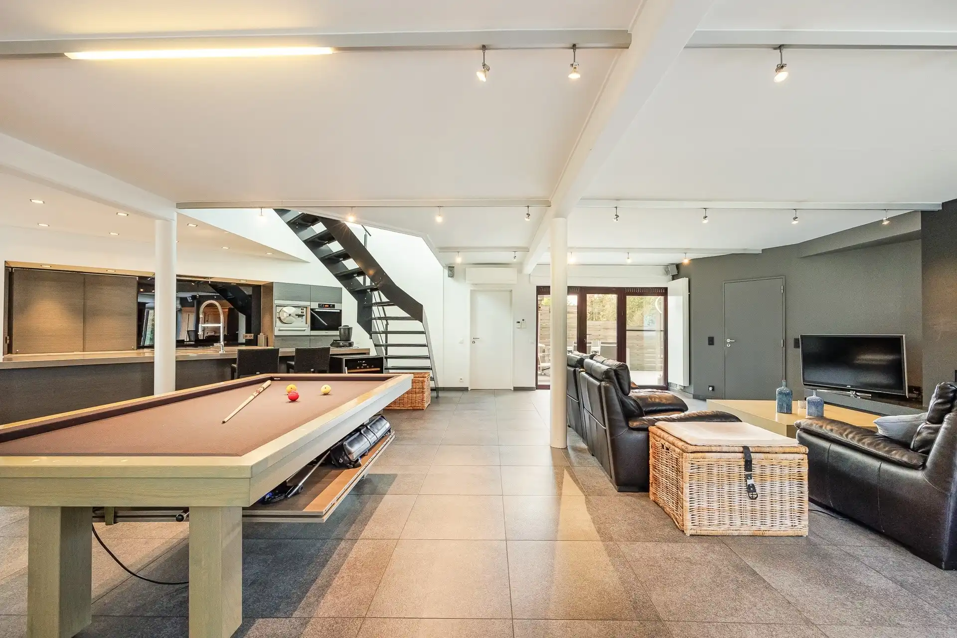 gebouw voor gemengd gebruik foto 16