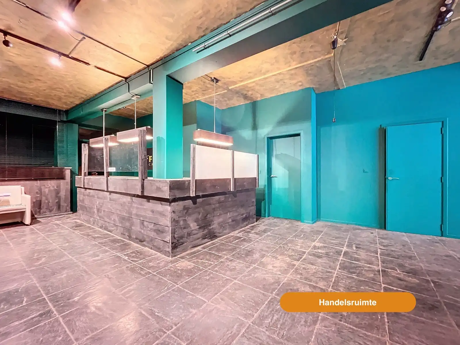Unieke opbrengsteigendom met 2 appt + handel foto 4