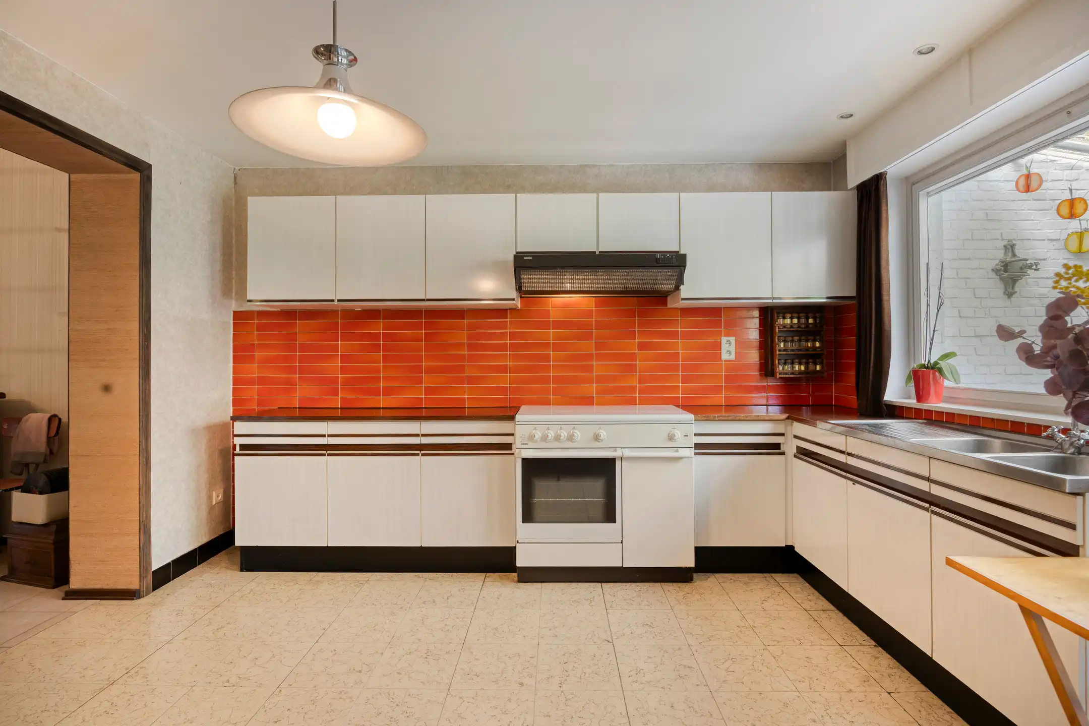Halfopen woning met ruime garage en uitbreidingspotentieel foto 17