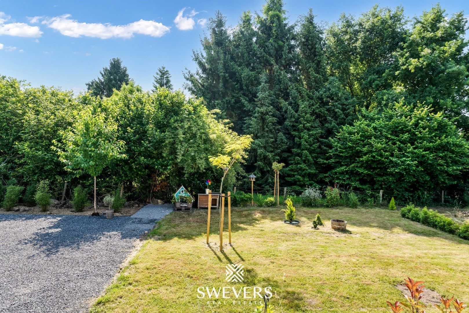 Ruime gezinswoning met zonnepanelen, kelder en zonnige tuin op topligging foto 27