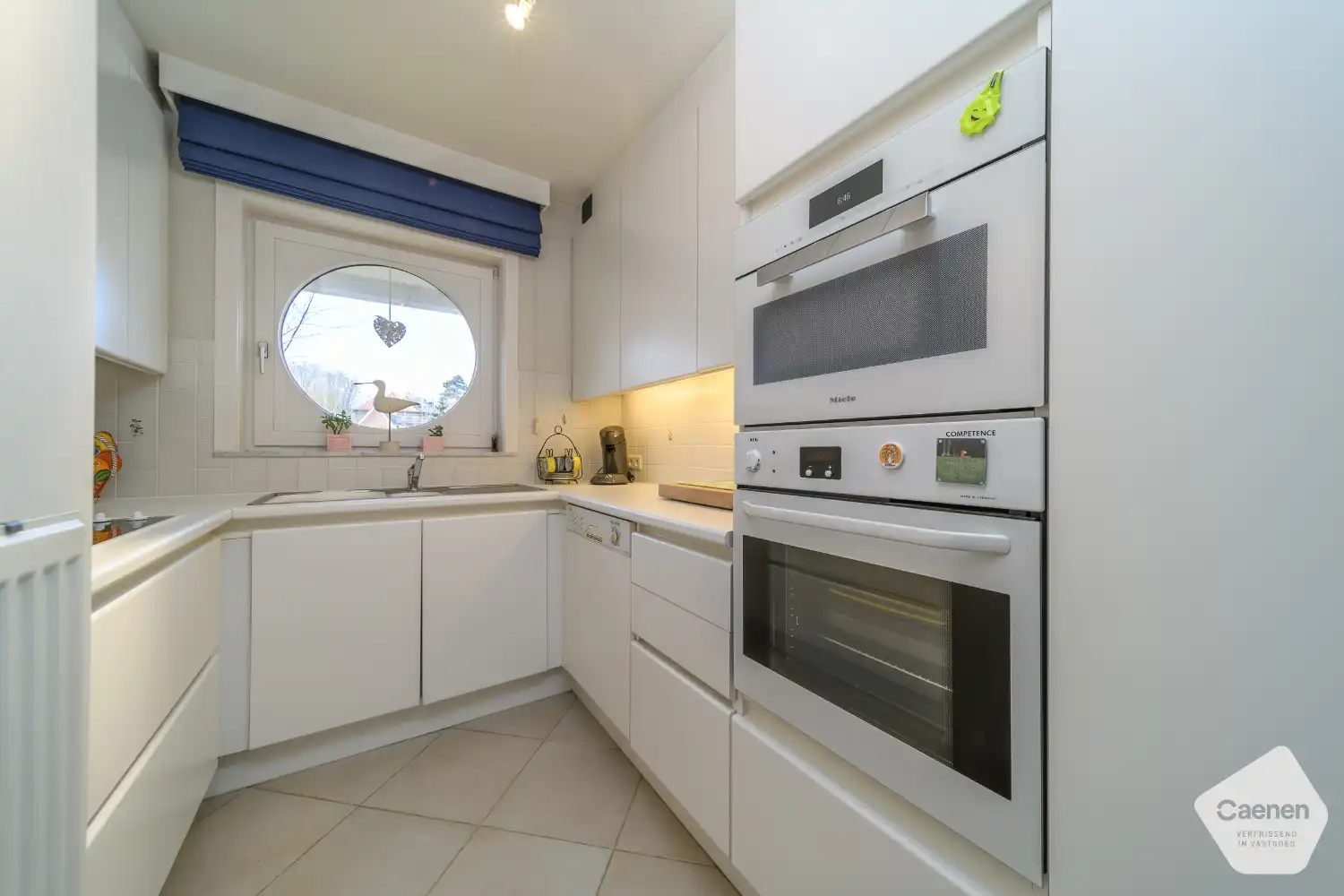 Zongericht hoekappartement met 2 slaapkamers in hartje Dumontwijk, inclusief ruime garage en kelder foto 8