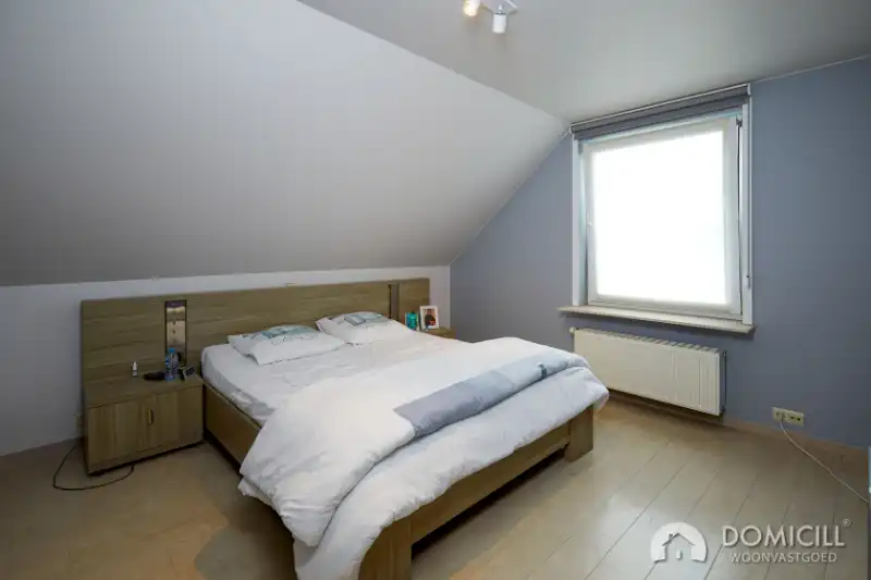 Roeselare –&nbsp; stijlvolle villa met zonnige tuin, 5 slaapkamers/bureel, dubbele garage en ruime carport. opp 564 m². foto 12