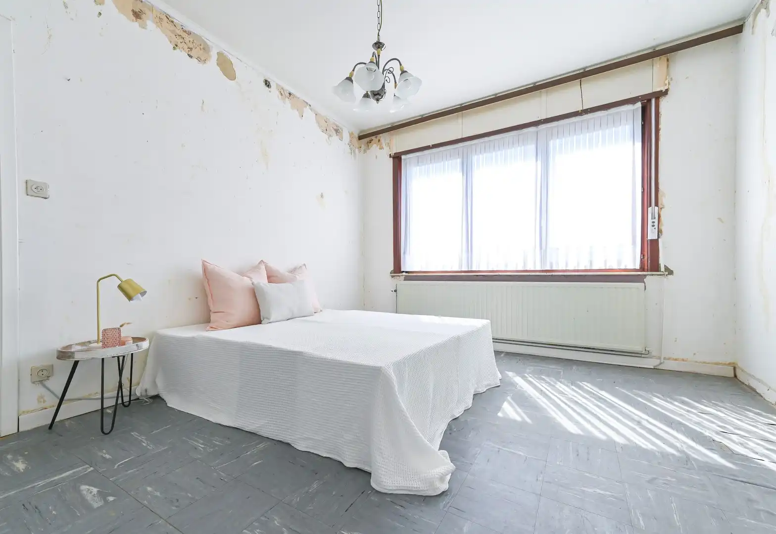 Ruime woning met 3 slaapkamers, vernieuwd dak en vergund schoonheidssalon. foto 15