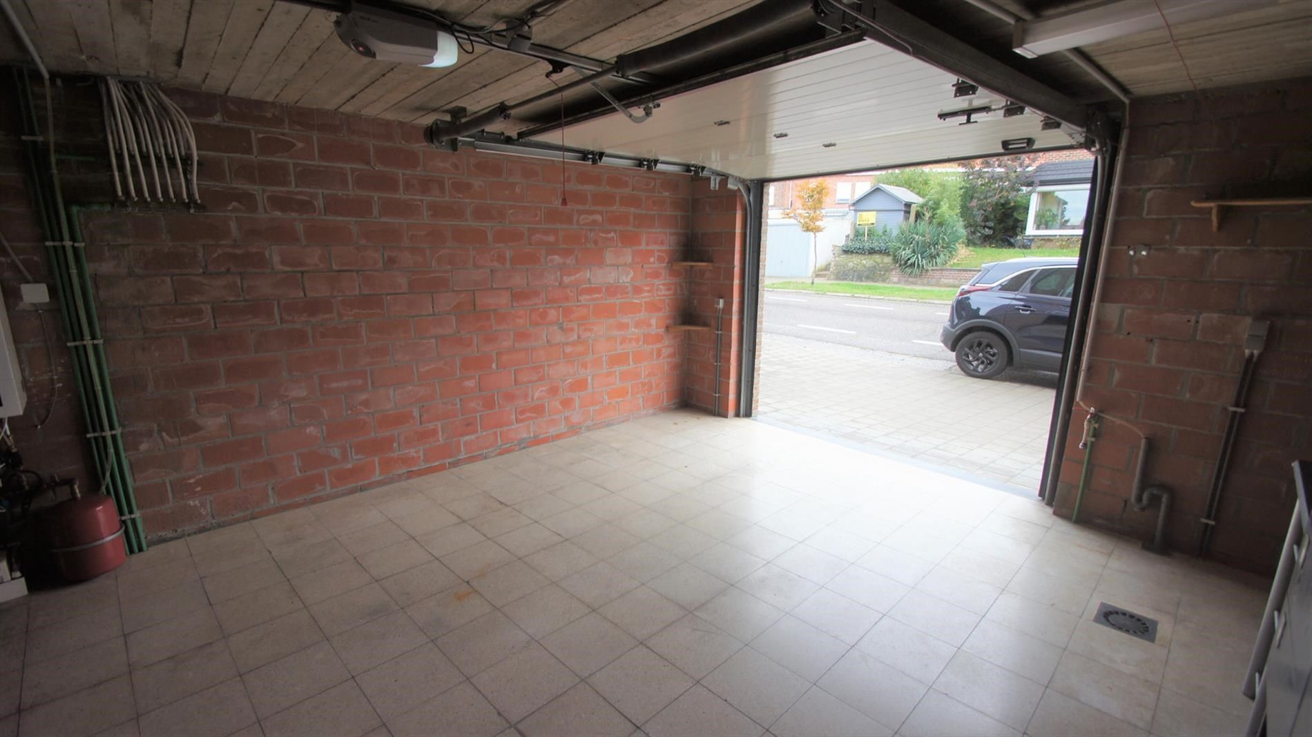 Goed gelegen appartement met 2 slaapkamers en garage. foto 10