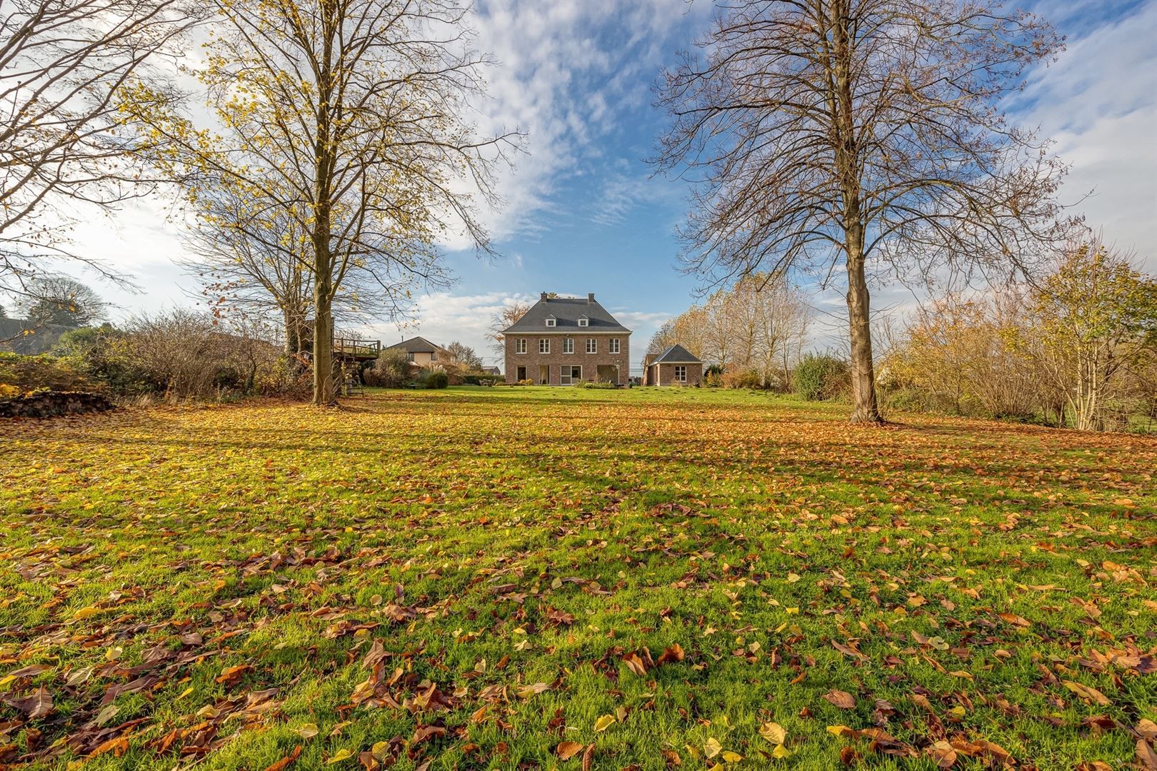 Een herenhuis met grandeur en een tuin om van te dromen foto 39