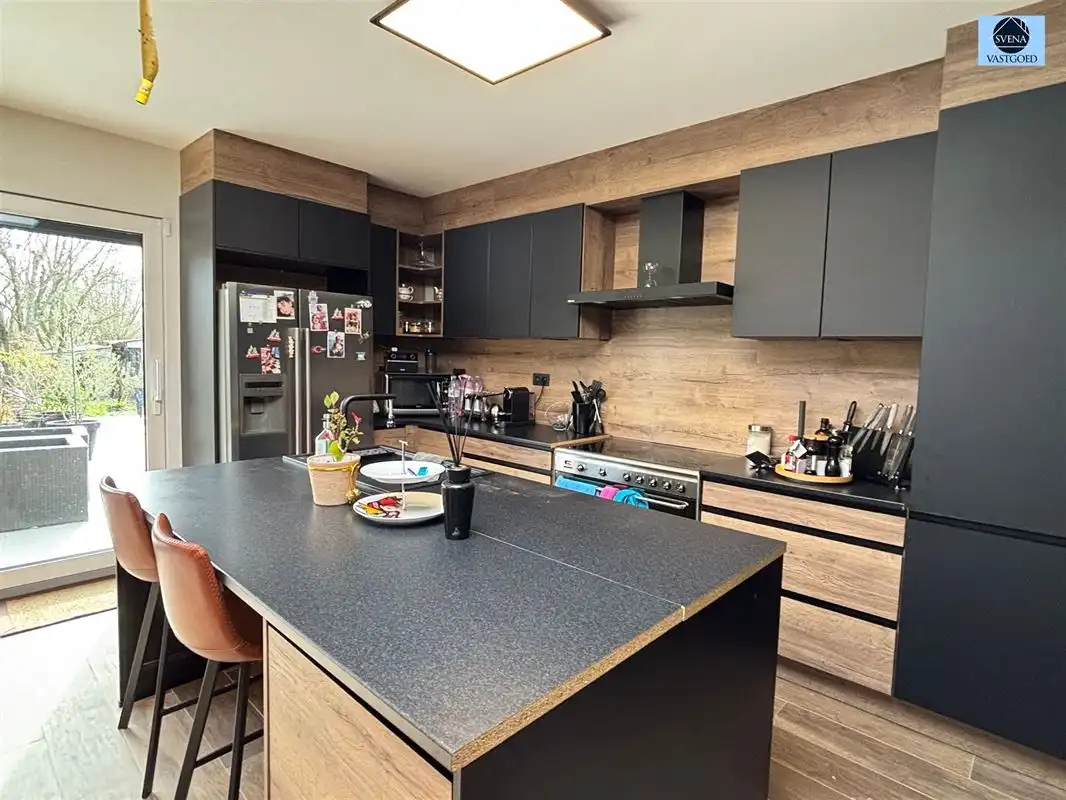 GERENOVEERDE HOB MET GROTE TUIN EN 2 GARAGES foto 7