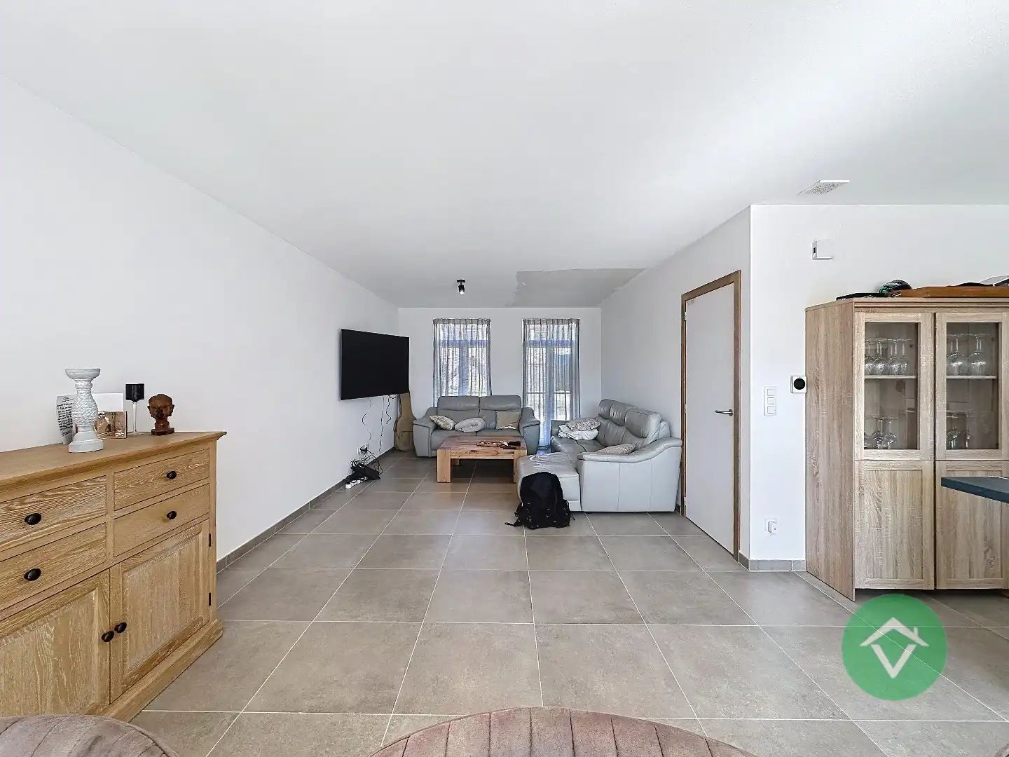 Moderne nieuwbouw tussenwoning met drie slaapkamers en garage in Moere foto 4